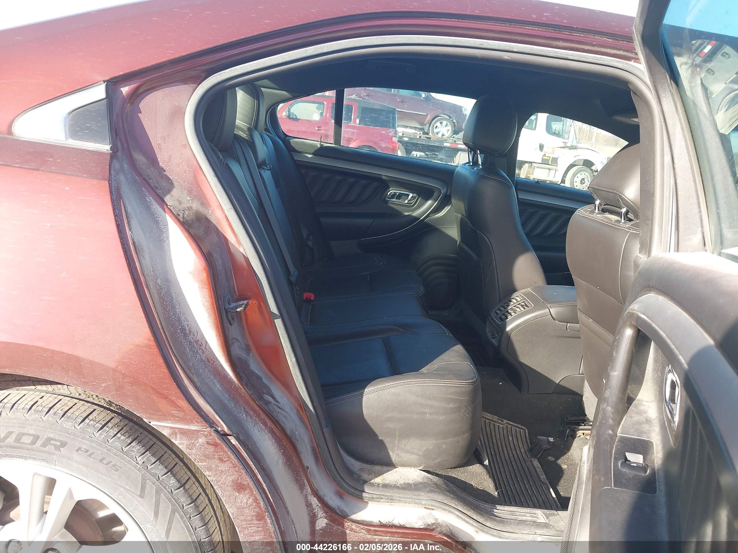 FORD TAURUS image 8
