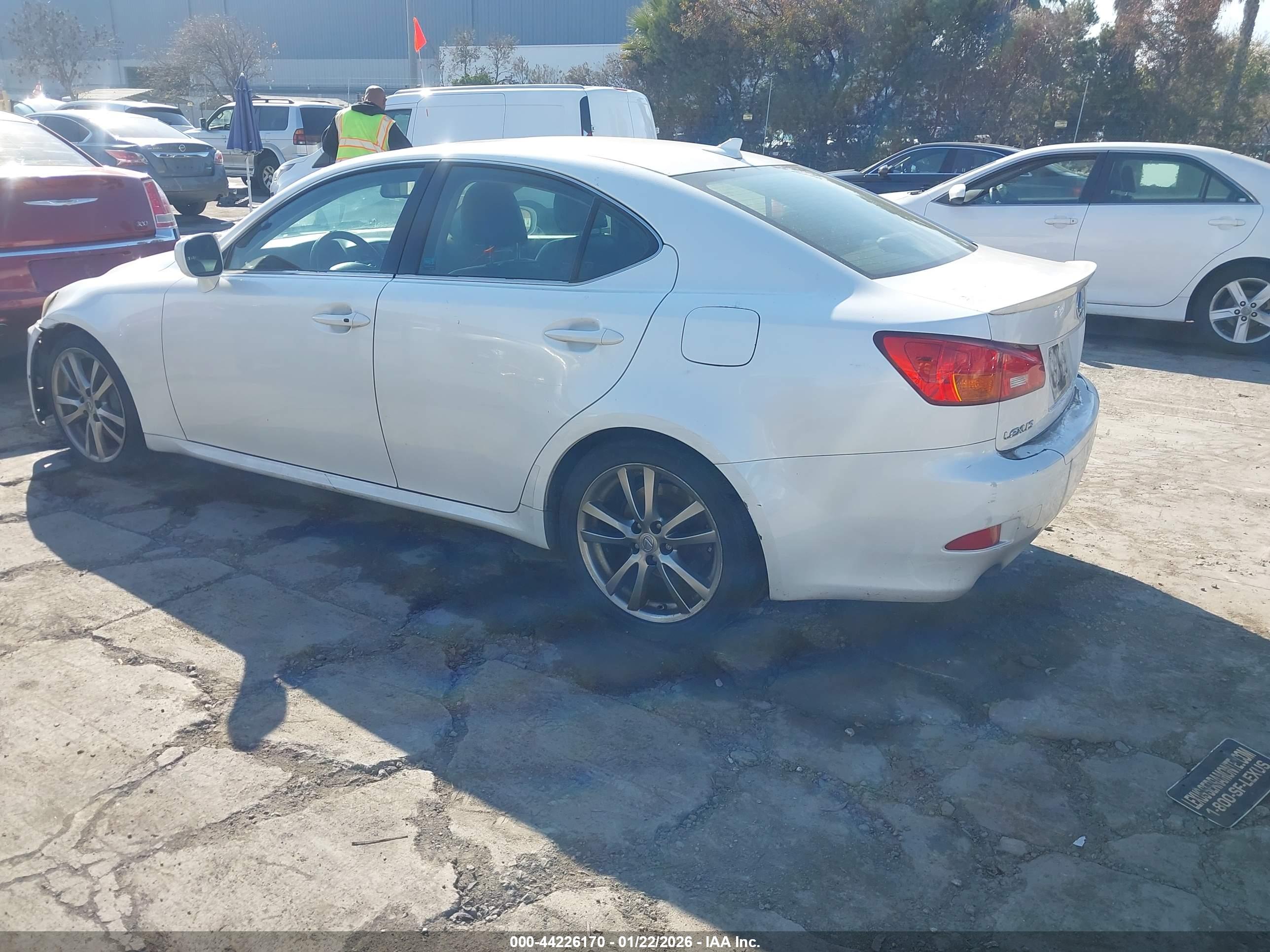LEXUS IS image 3