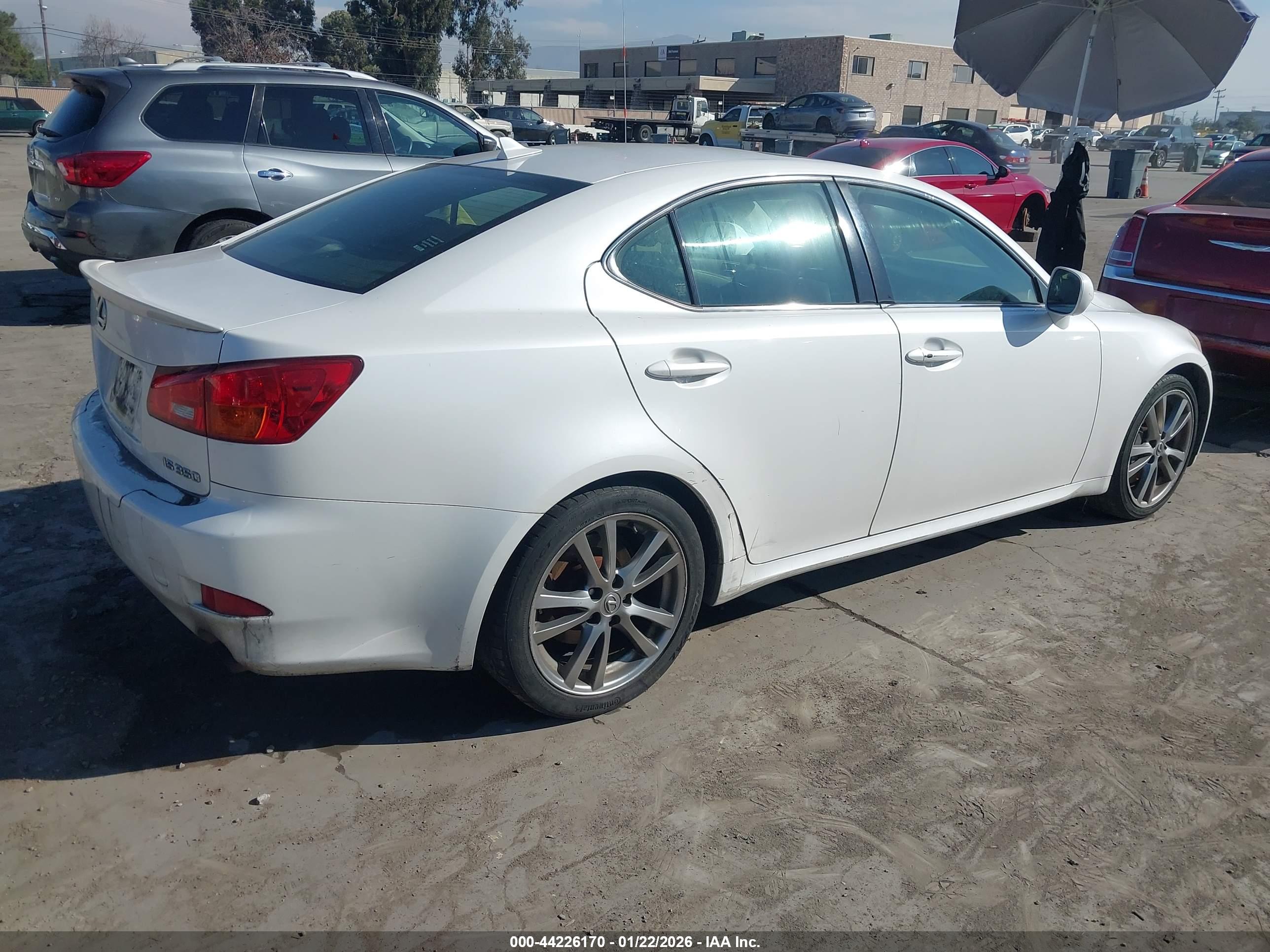 LEXUS IS image 4