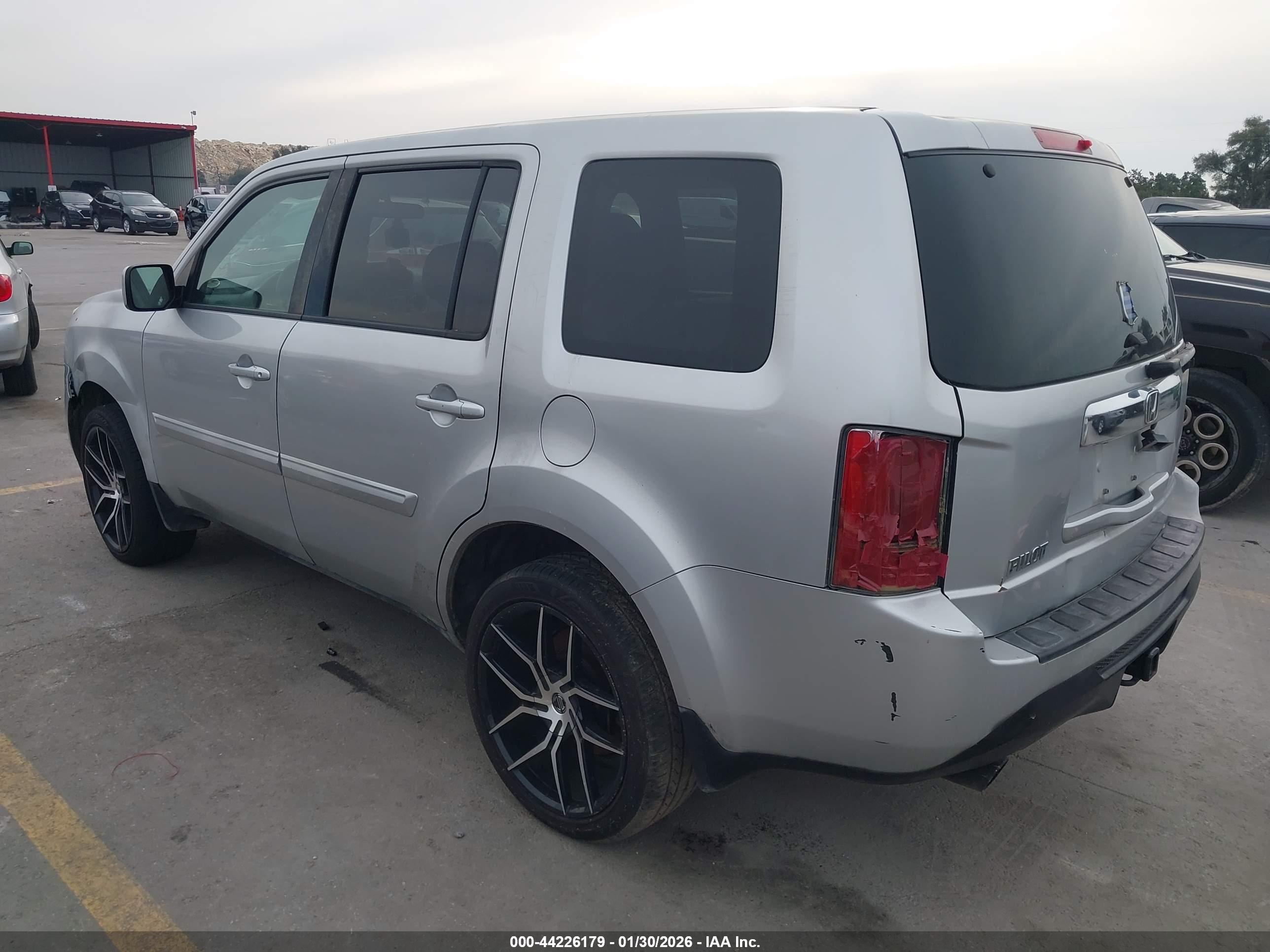 HONDA PILOT image 3
