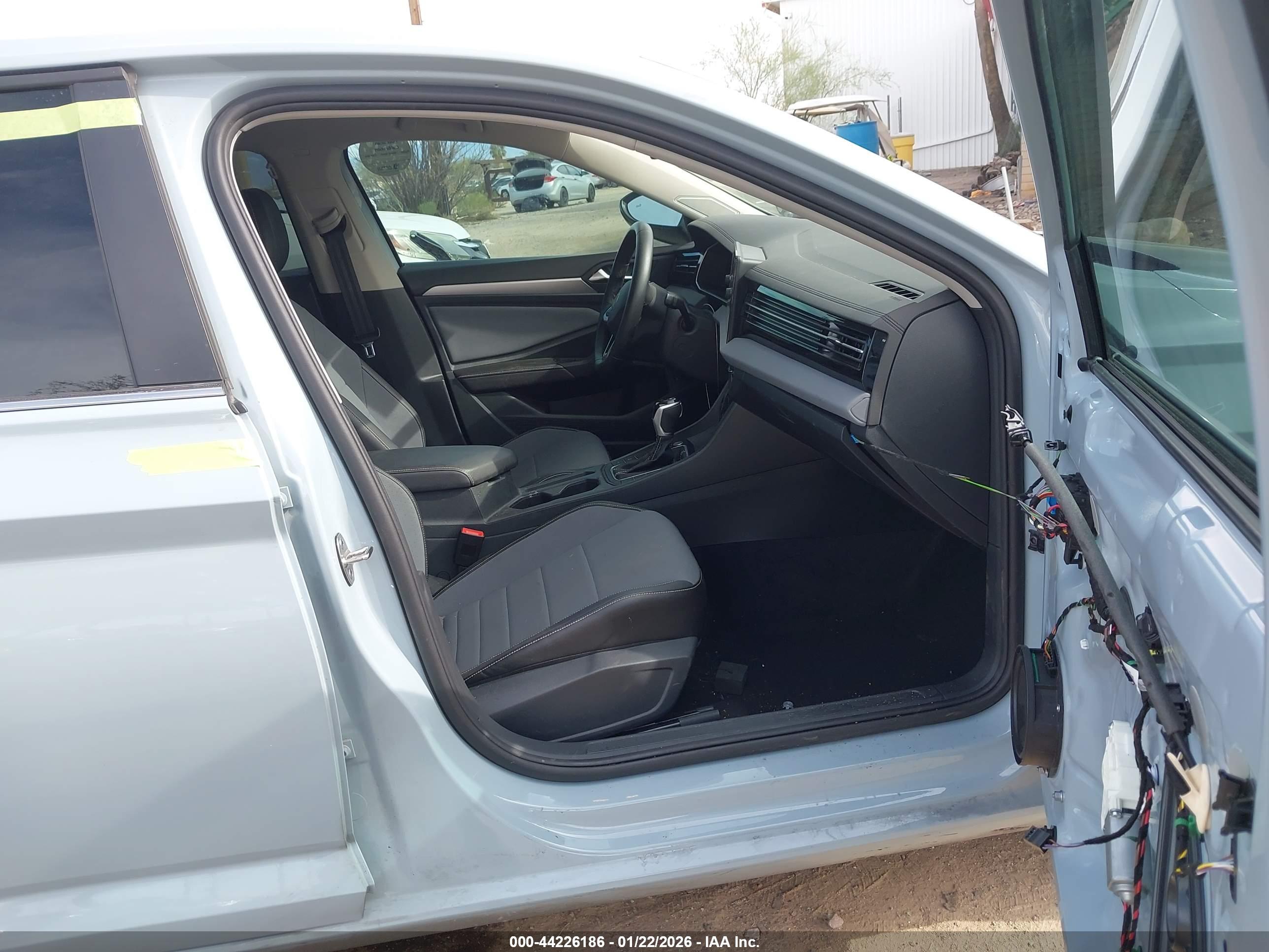 VOLKSWAGEN JETTA image 5