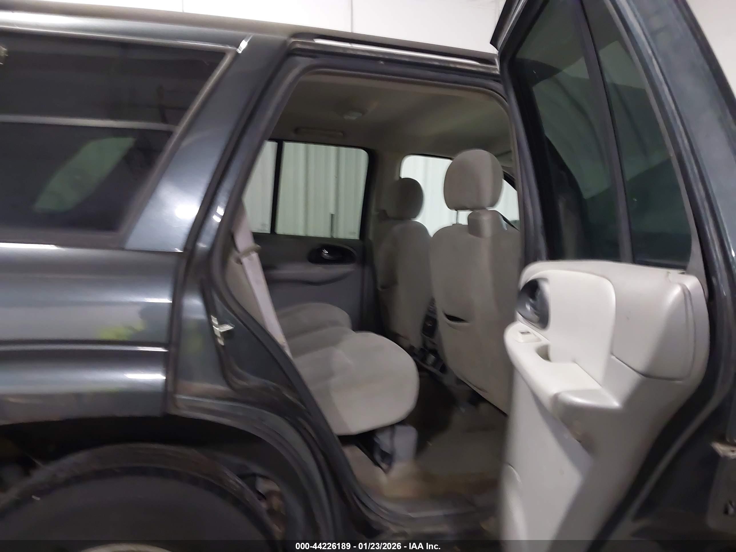 CHEVROLET TRAILBLAZER image 8