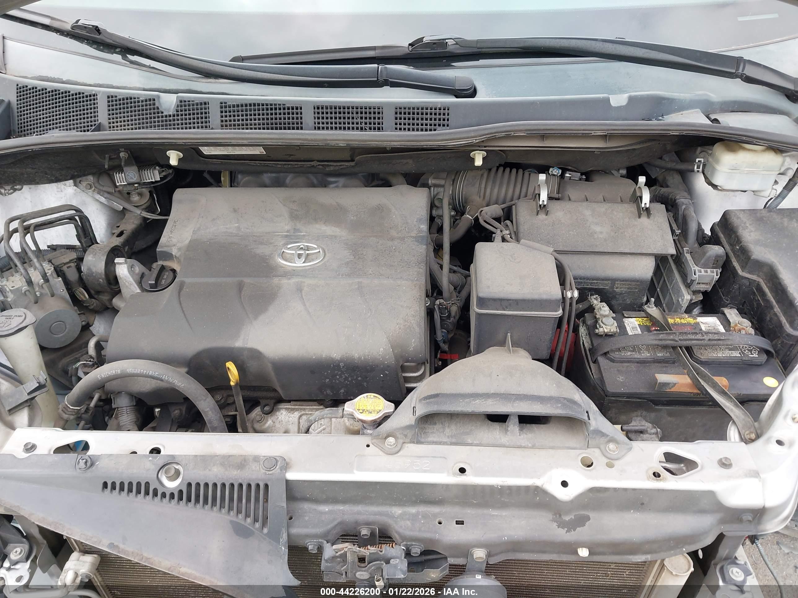 TOYOTA SIENNA image 10