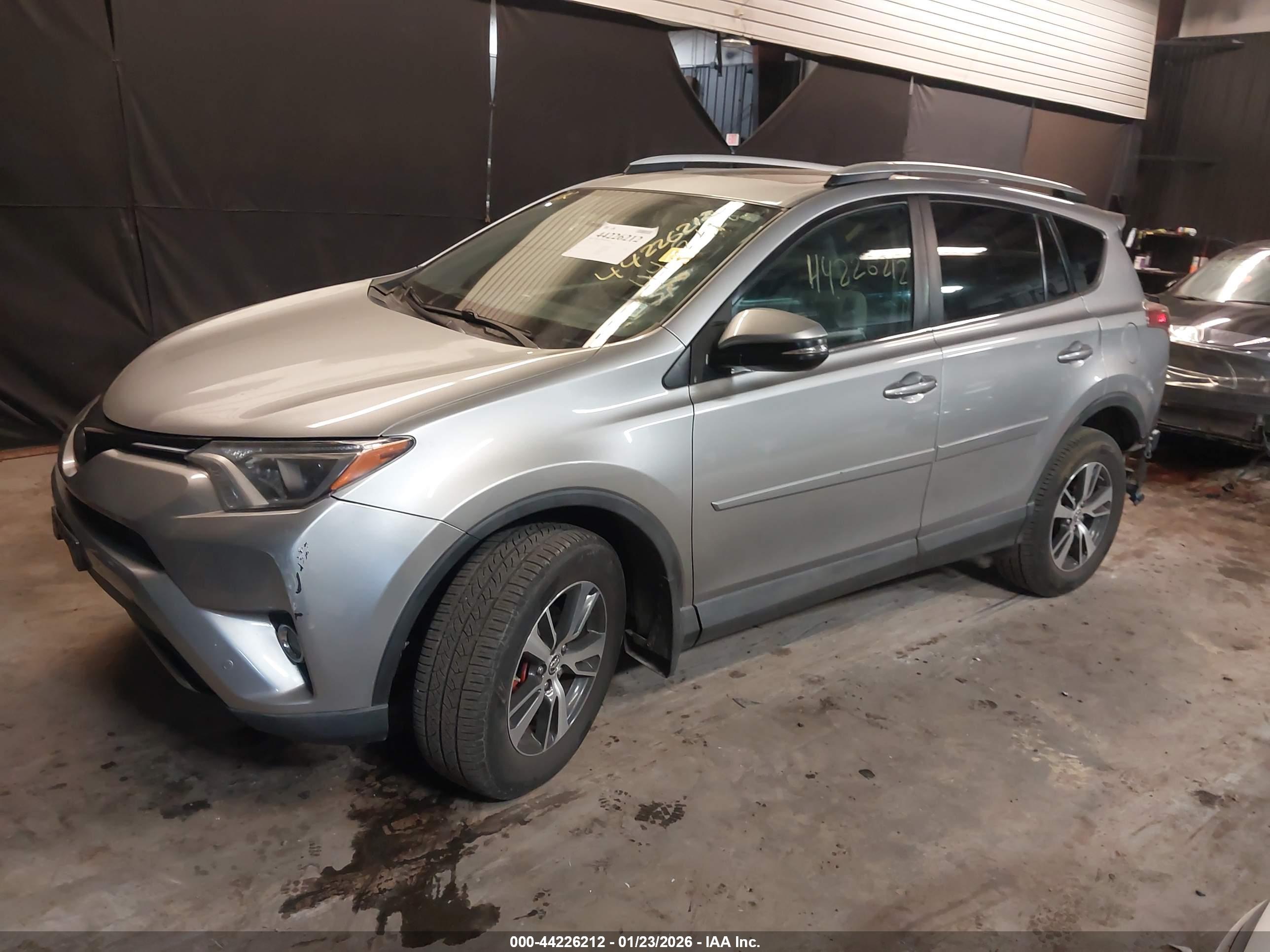 TOYOTA RAV4 image 2