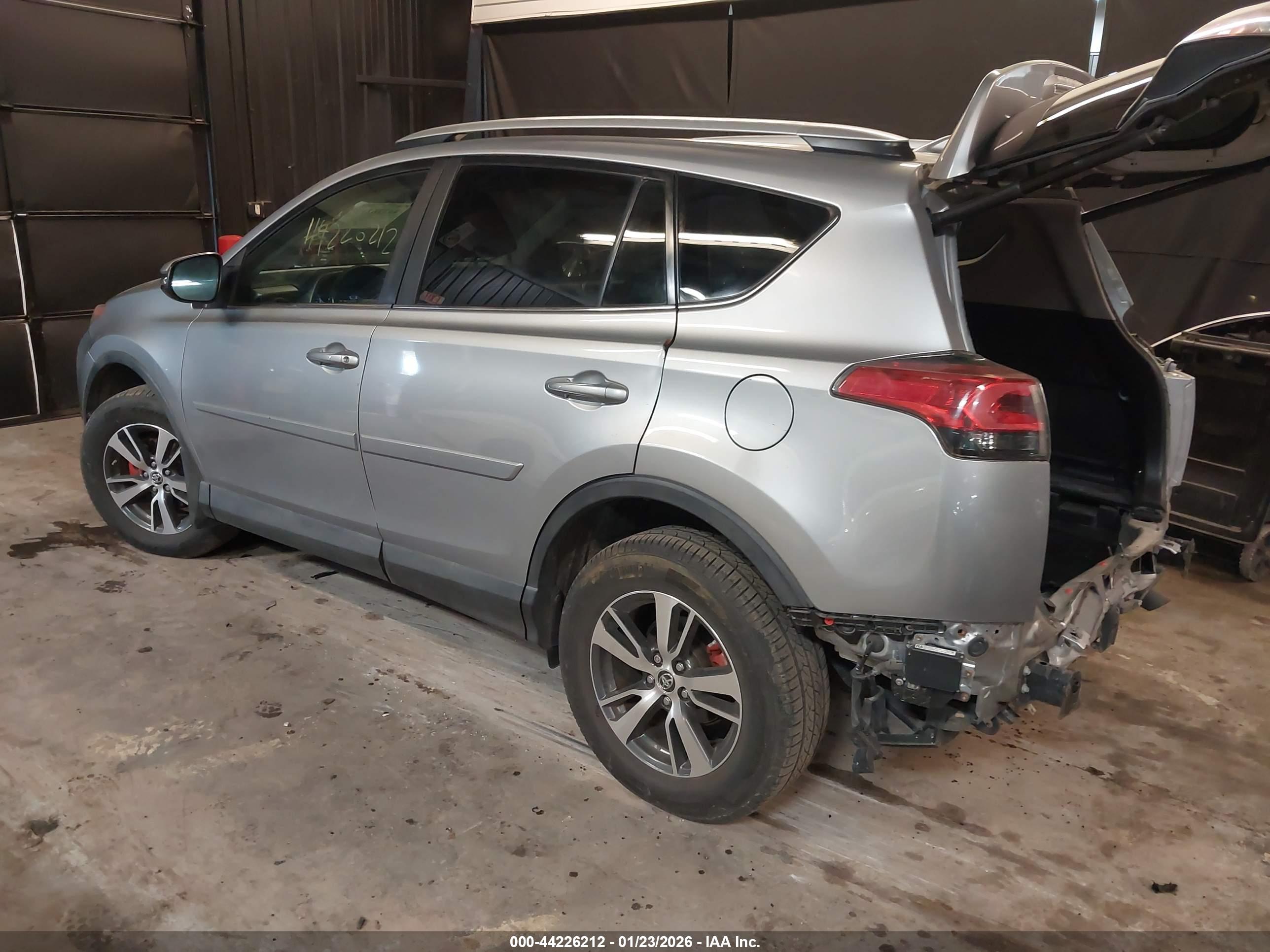 TOYOTA RAV4 image 3