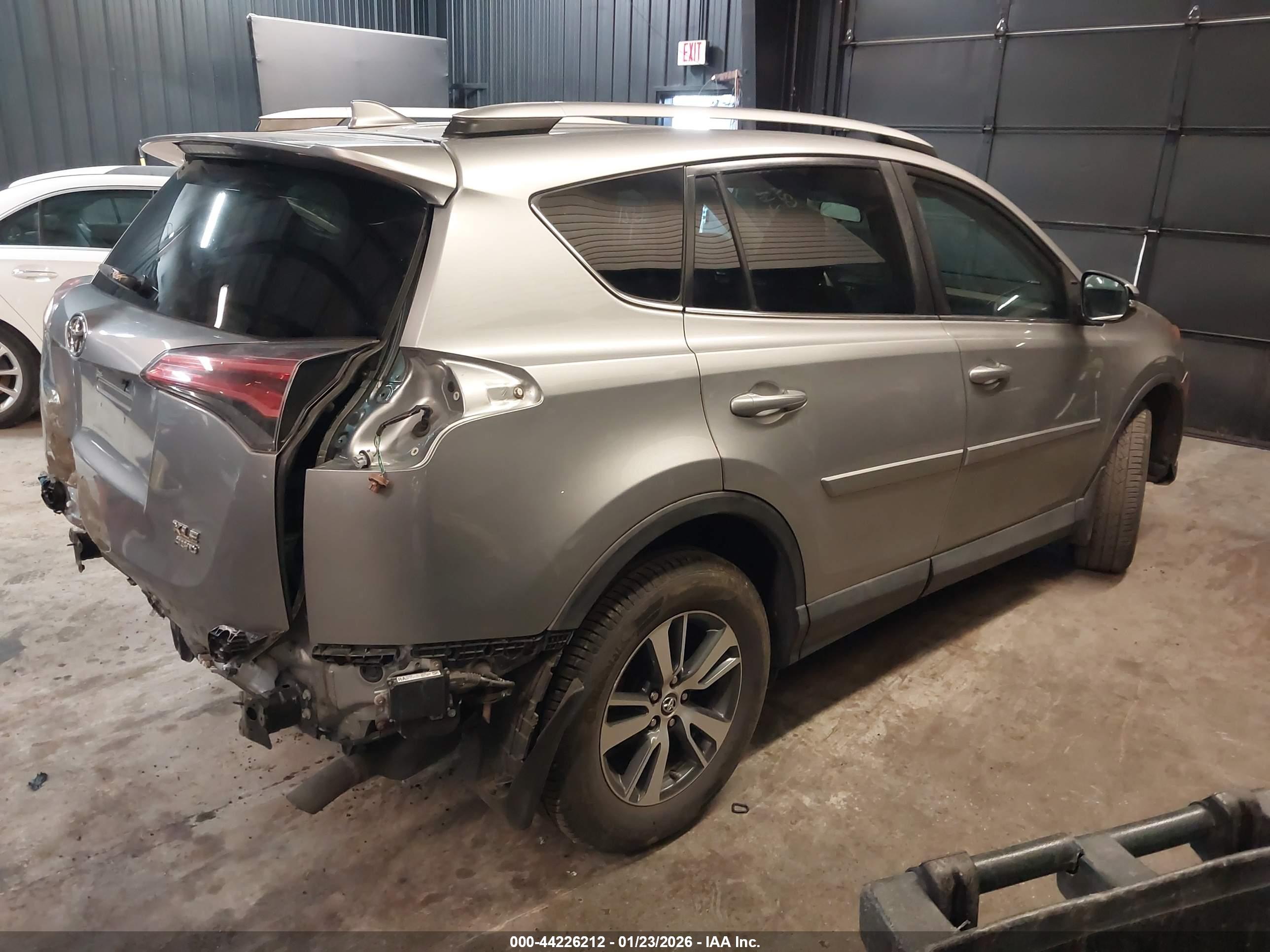 TOYOTA RAV4 image 4