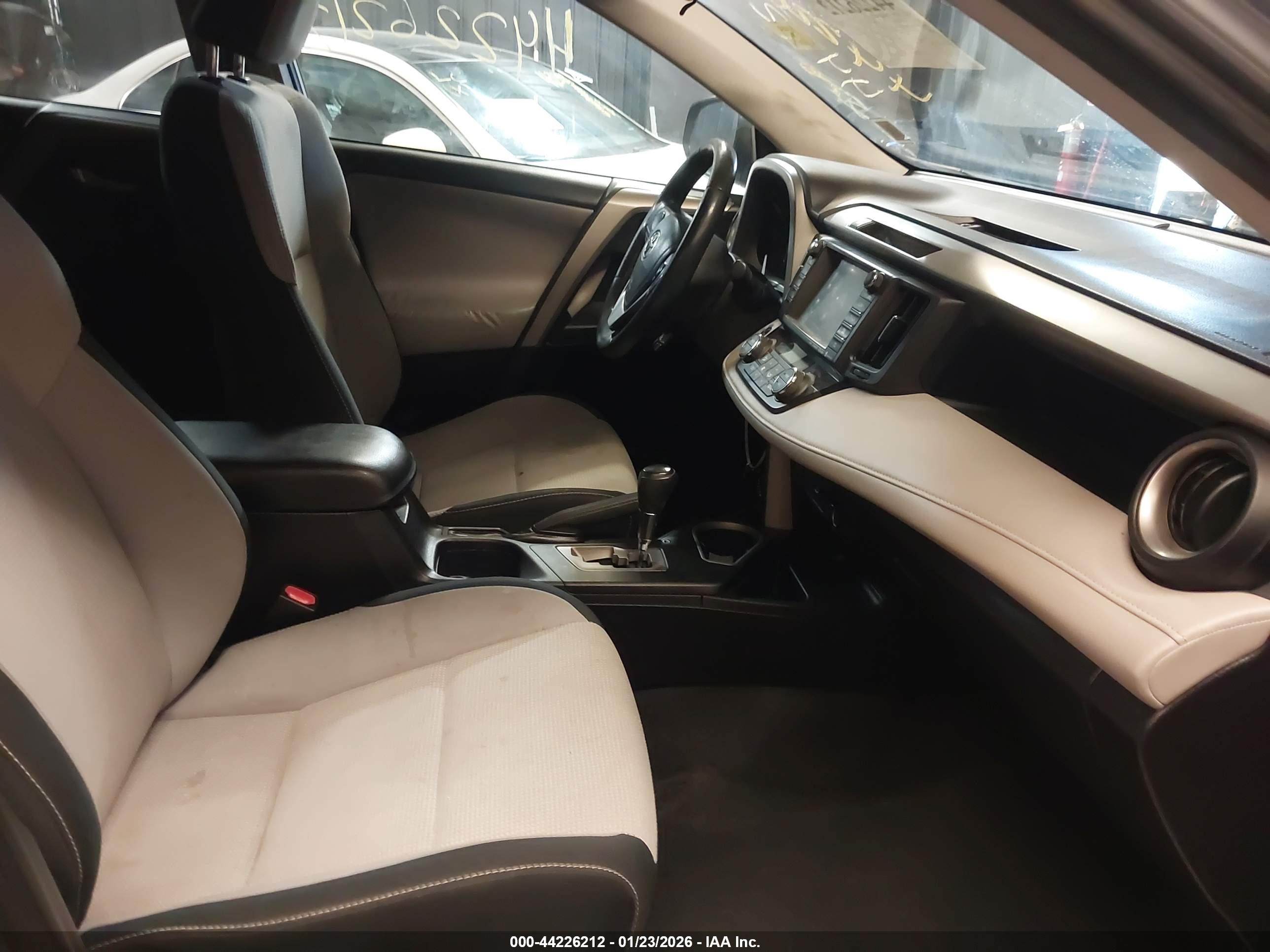 TOYOTA RAV4 image 5