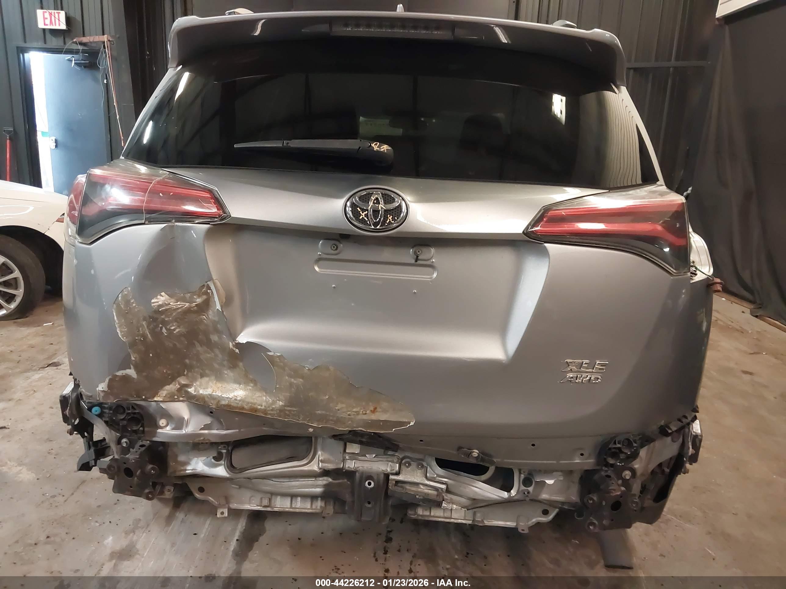 TOYOTA RAV4 image 6