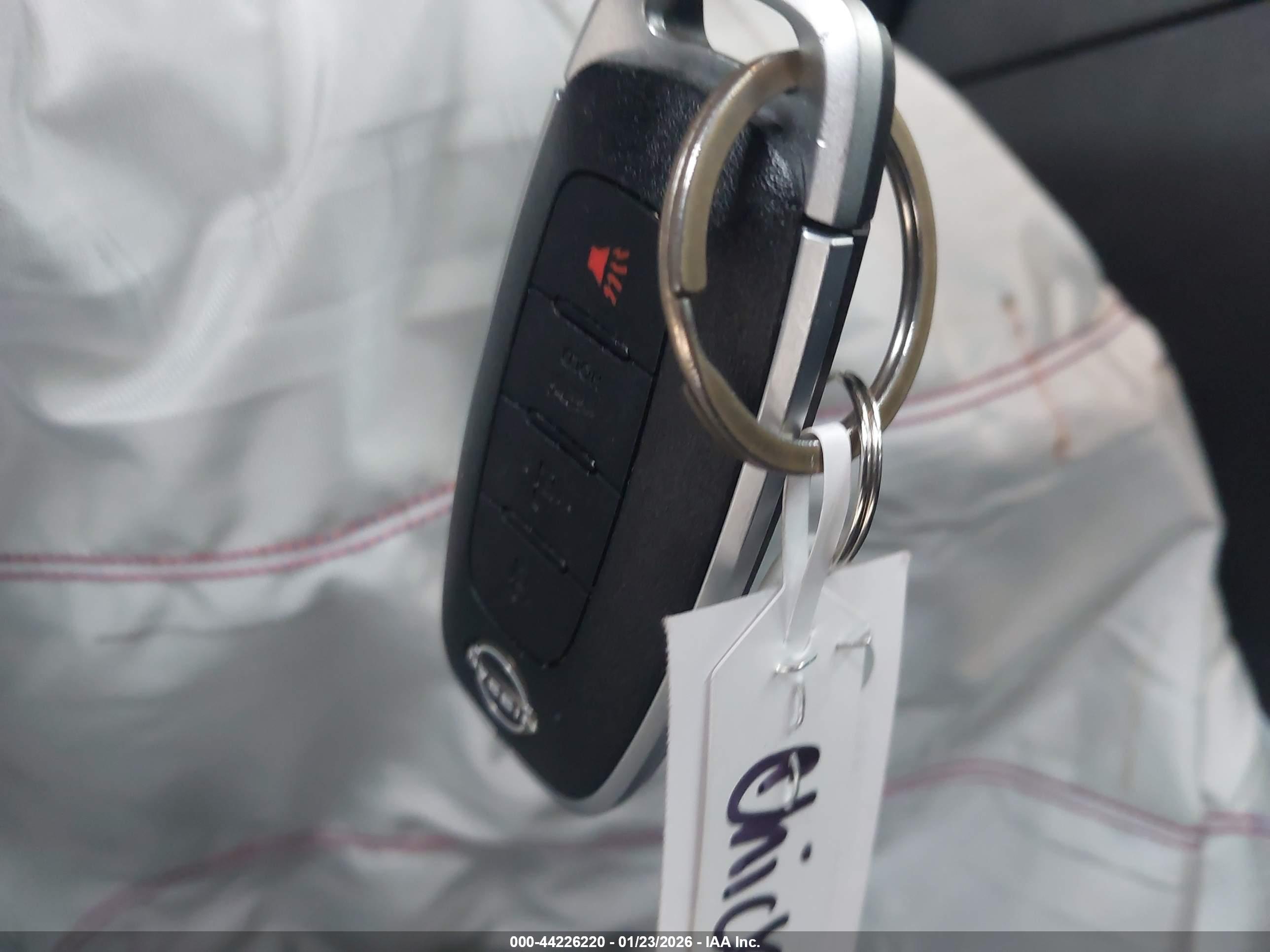 NISSAN VERSA image 11