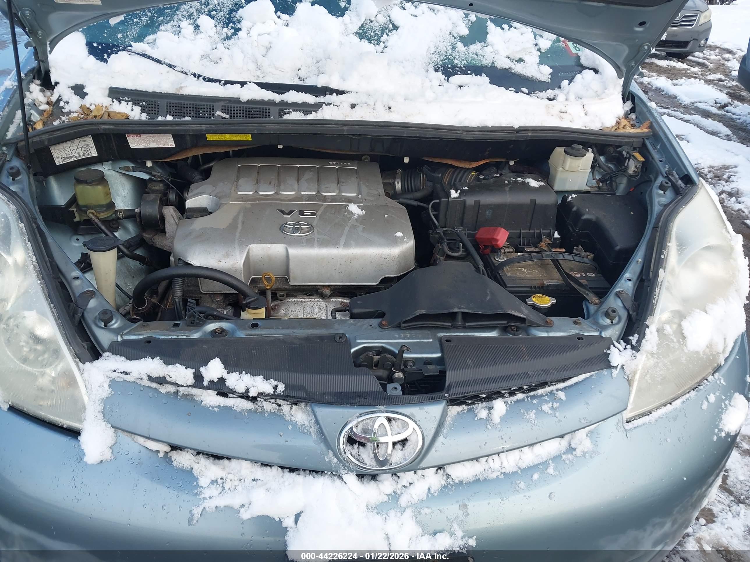 TOYOTA SIENNA image 10