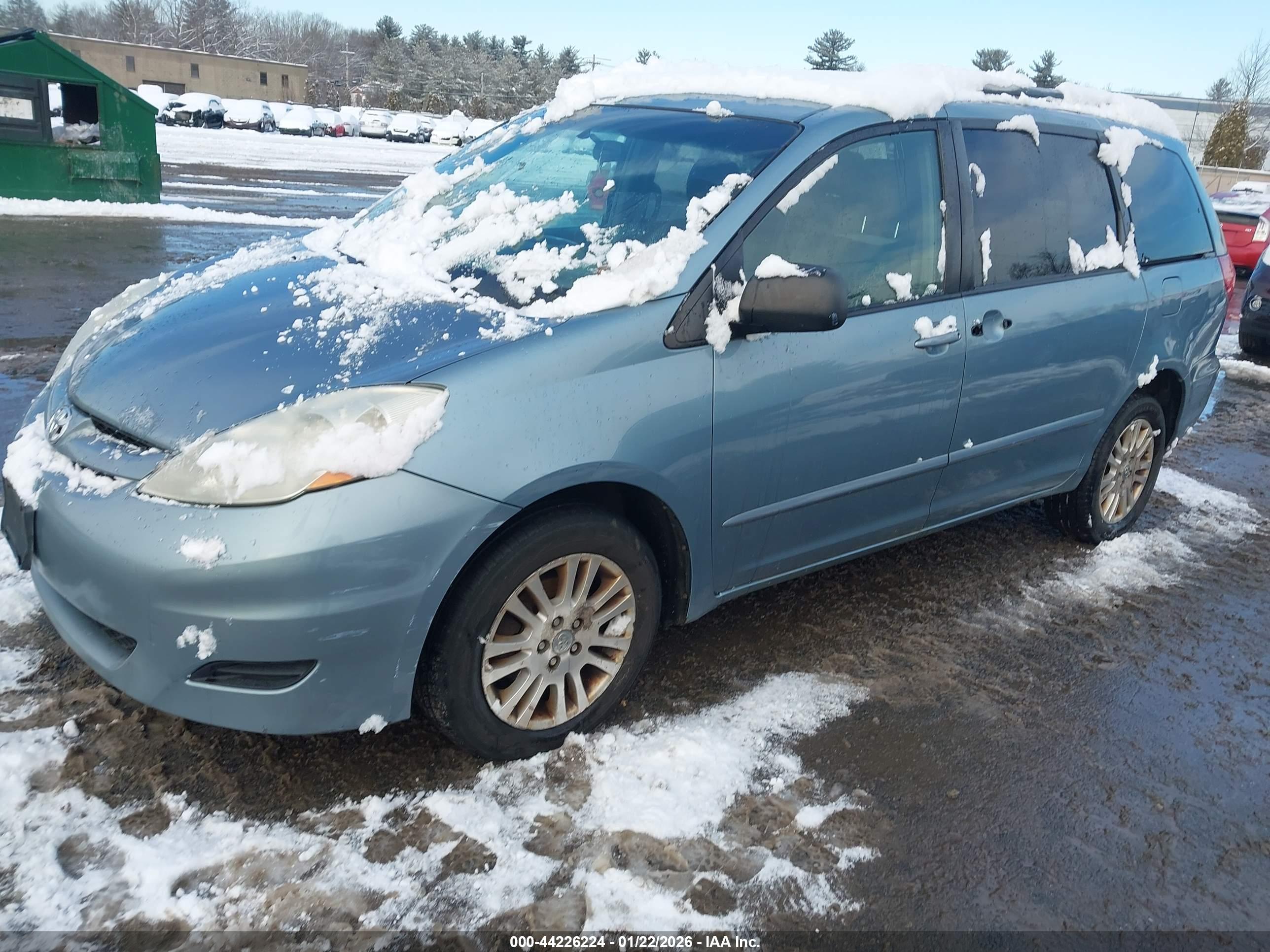 TOYOTA SIENNA image 2