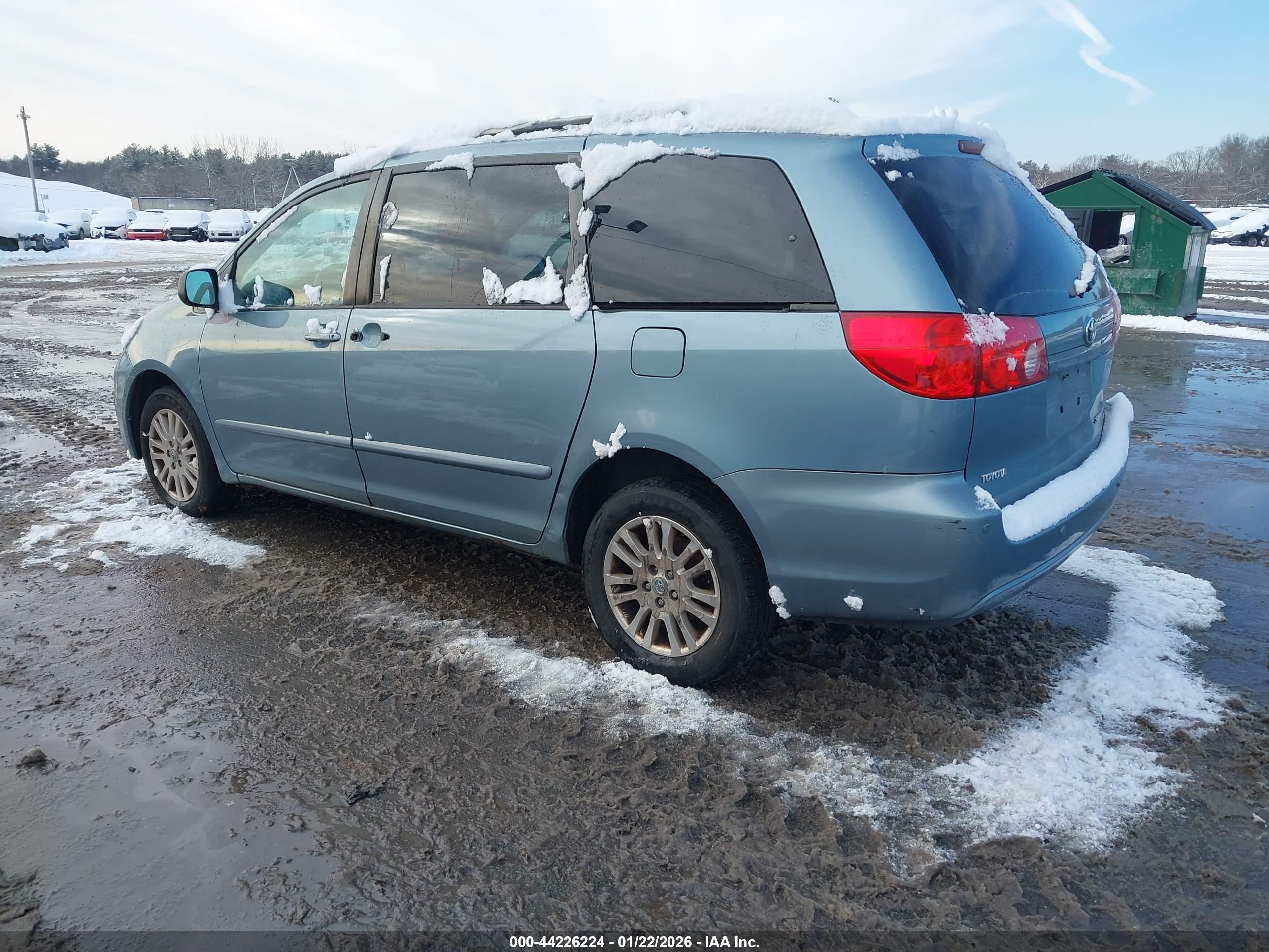 TOYOTA SIENNA image 3