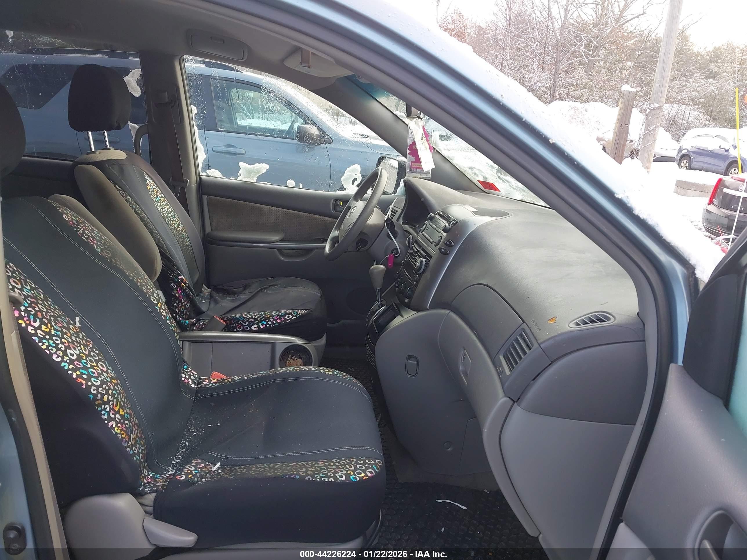 TOYOTA SIENNA image 5