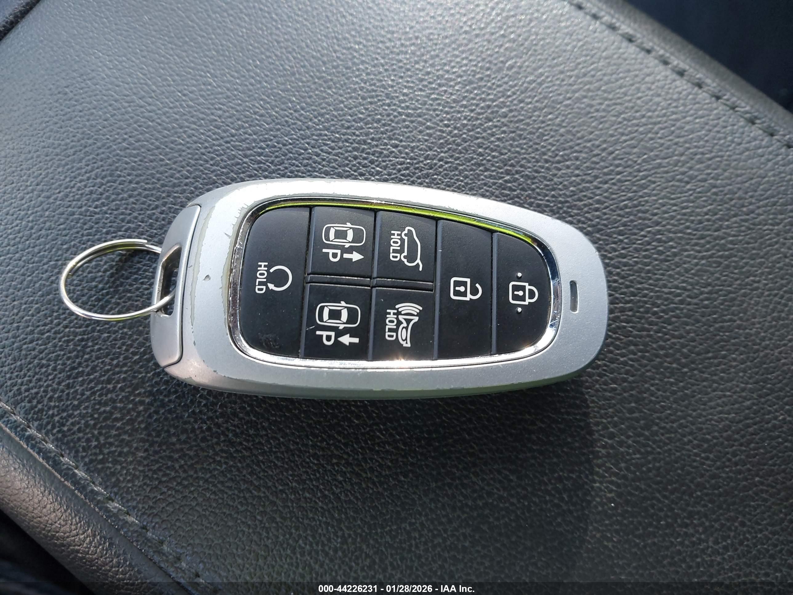 HYUNDAI TUCSON image 11