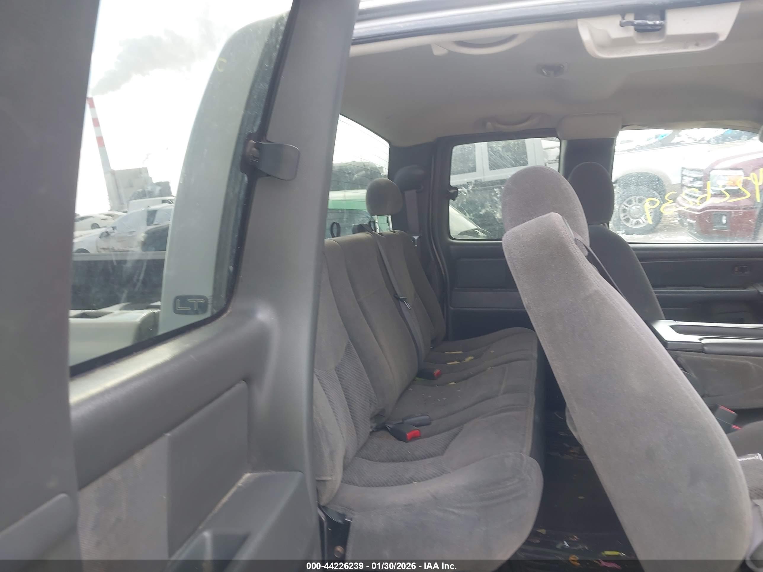 CHEVROLET SILVERADO image 8