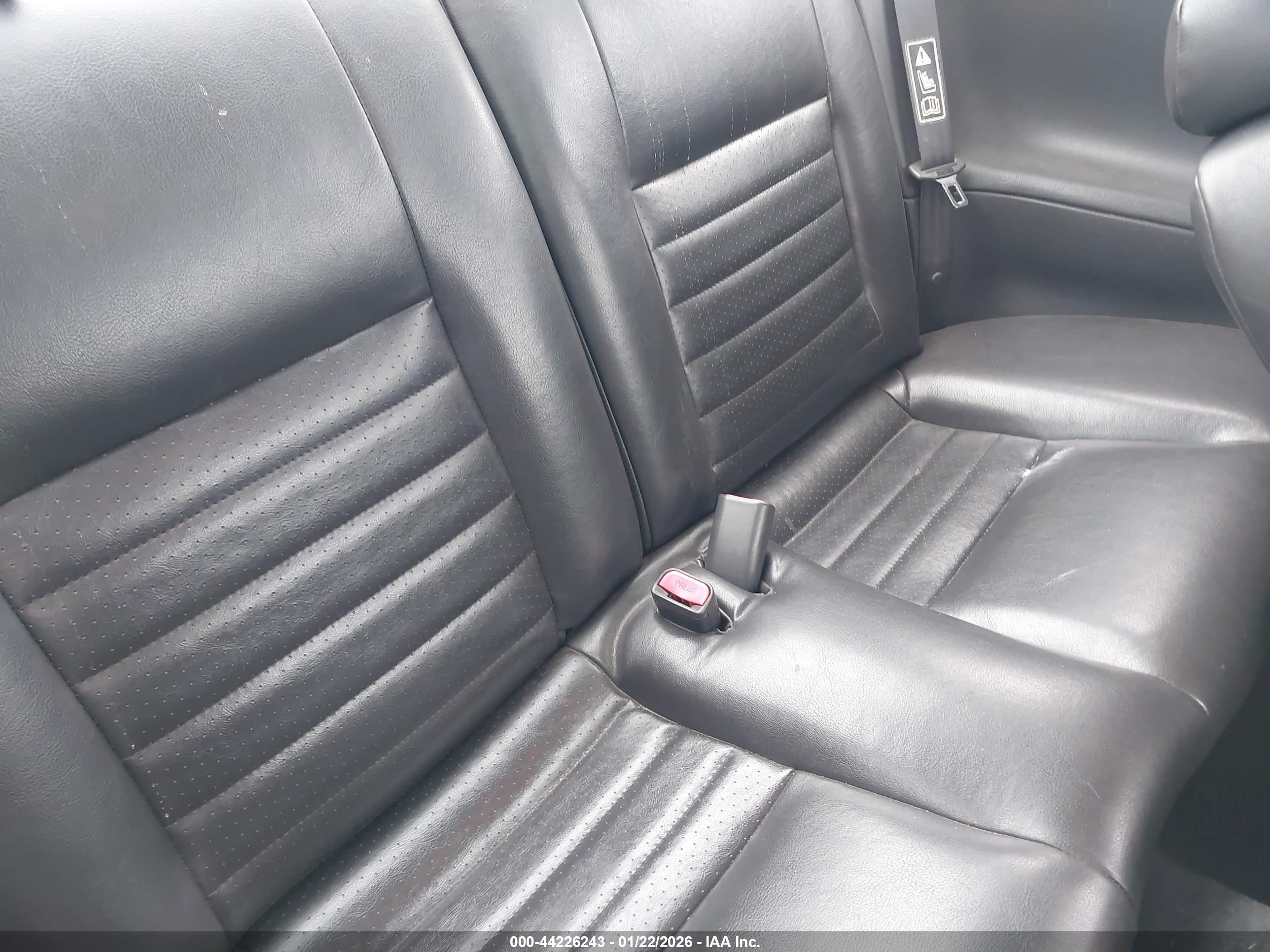 FORD MUSTANG image 8