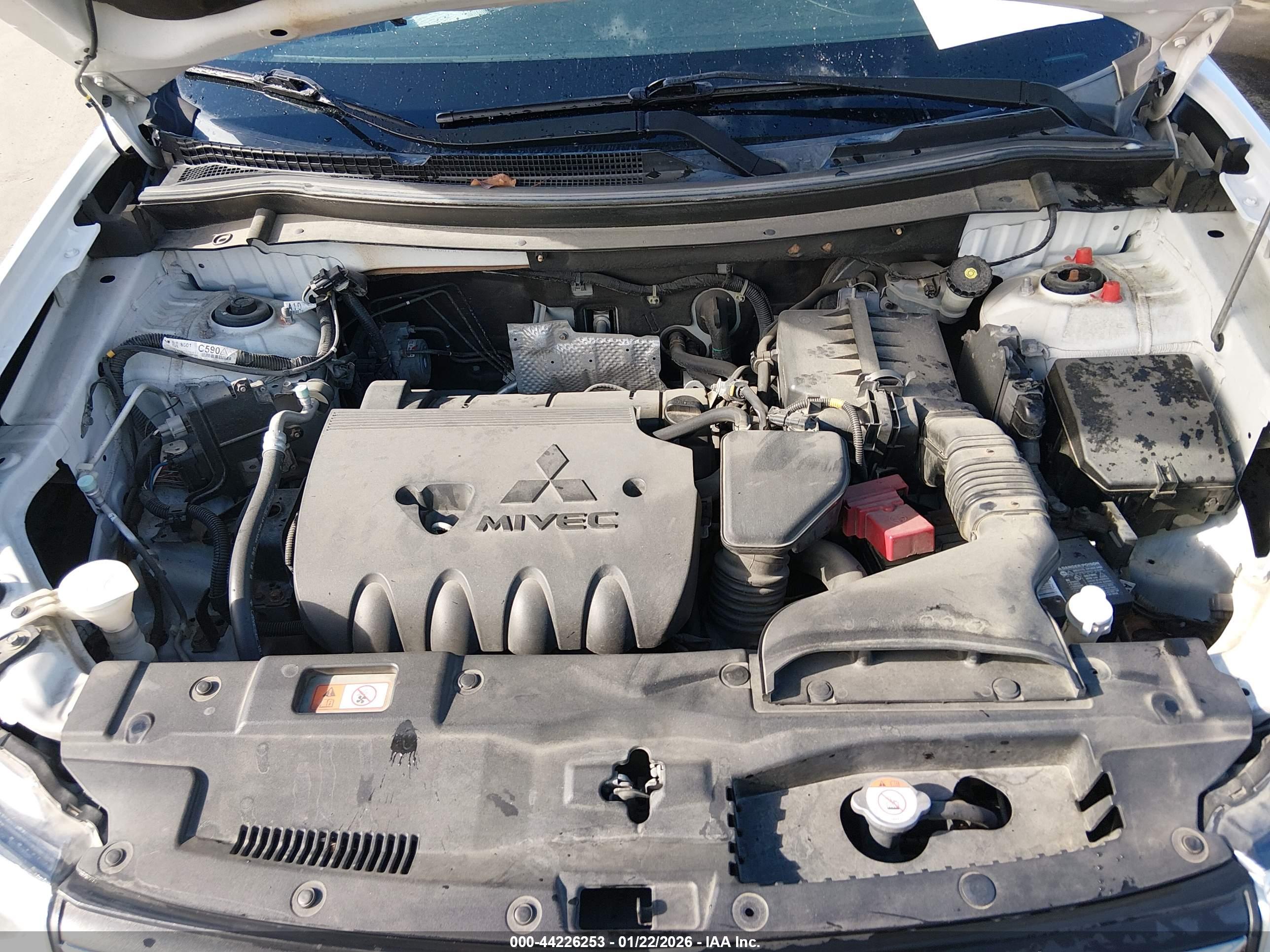 MITSUBISHI OUTLANDER image 10