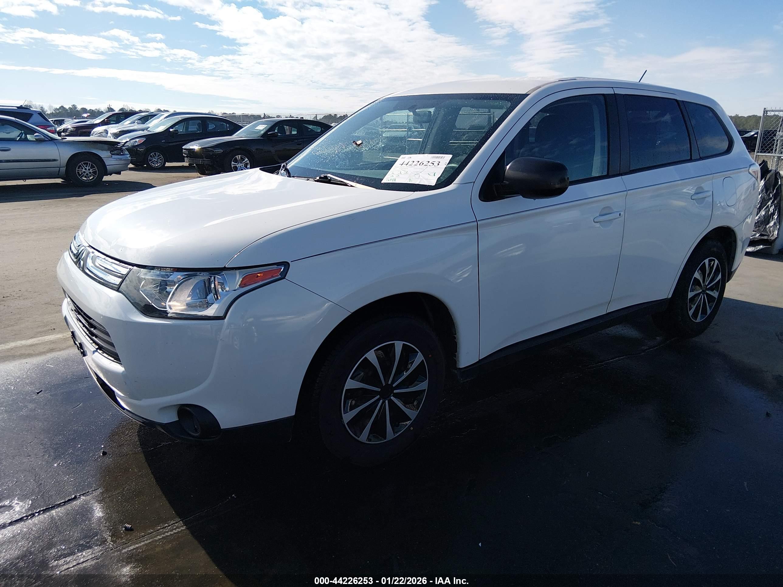 MITSUBISHI OUTLANDER image 2