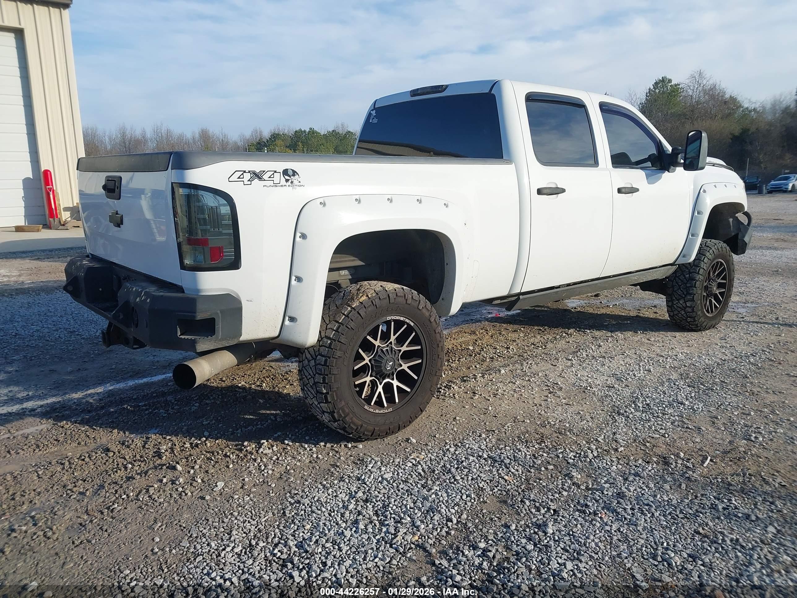 CHEVROLET SILVERADO image 4