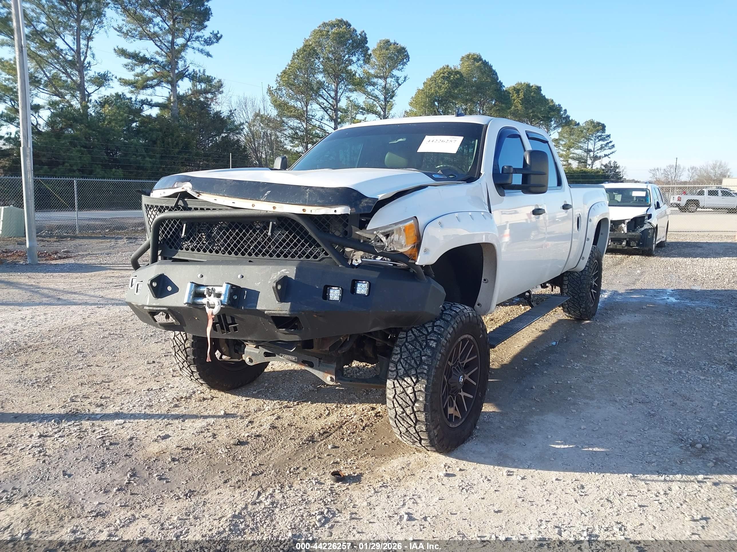 CHEVROLET SILVERADO image 6
