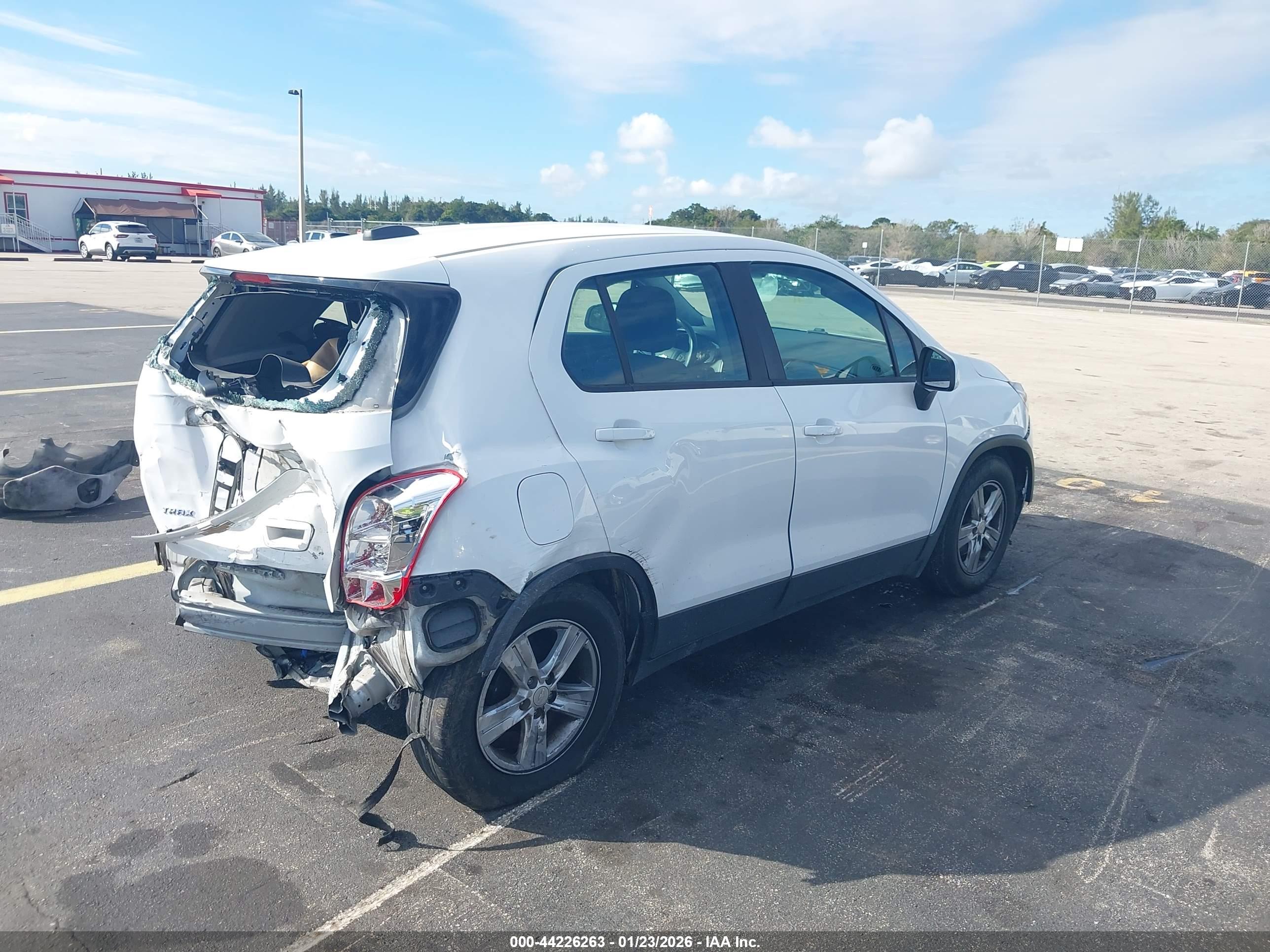 CHEVROLET TRAX image 4