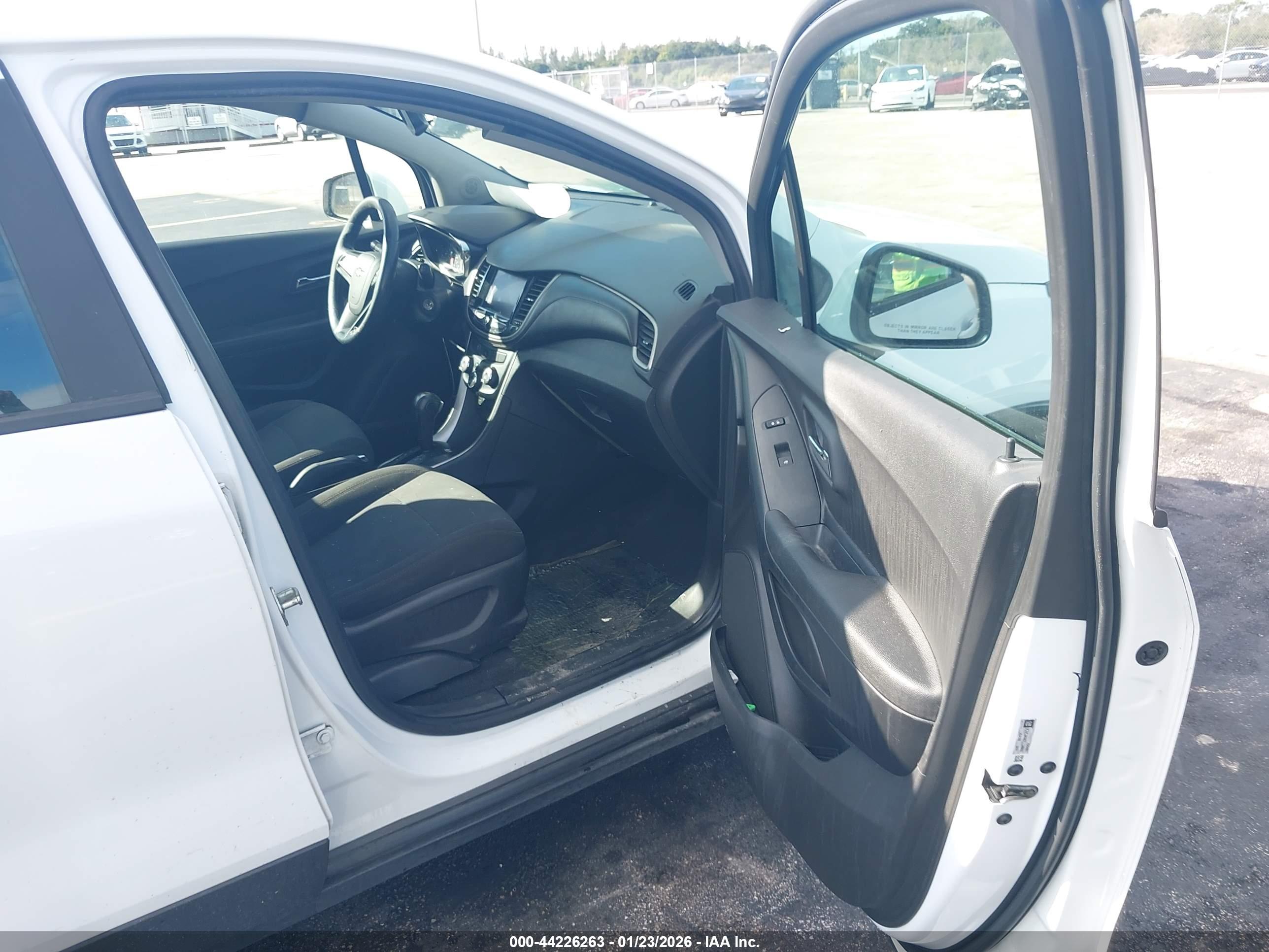 CHEVROLET TRAX image 5