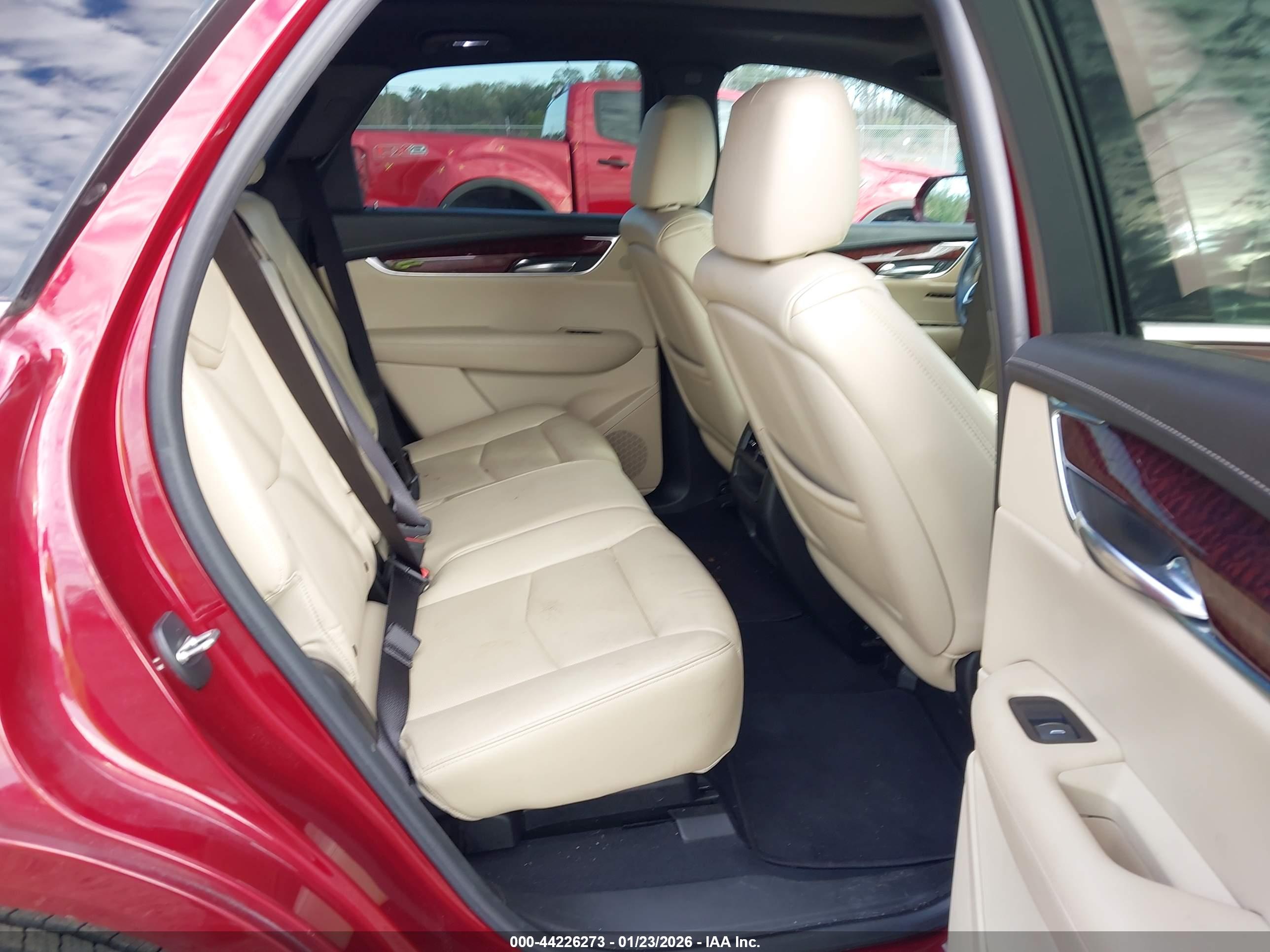 CADILLAC XT5 image 8