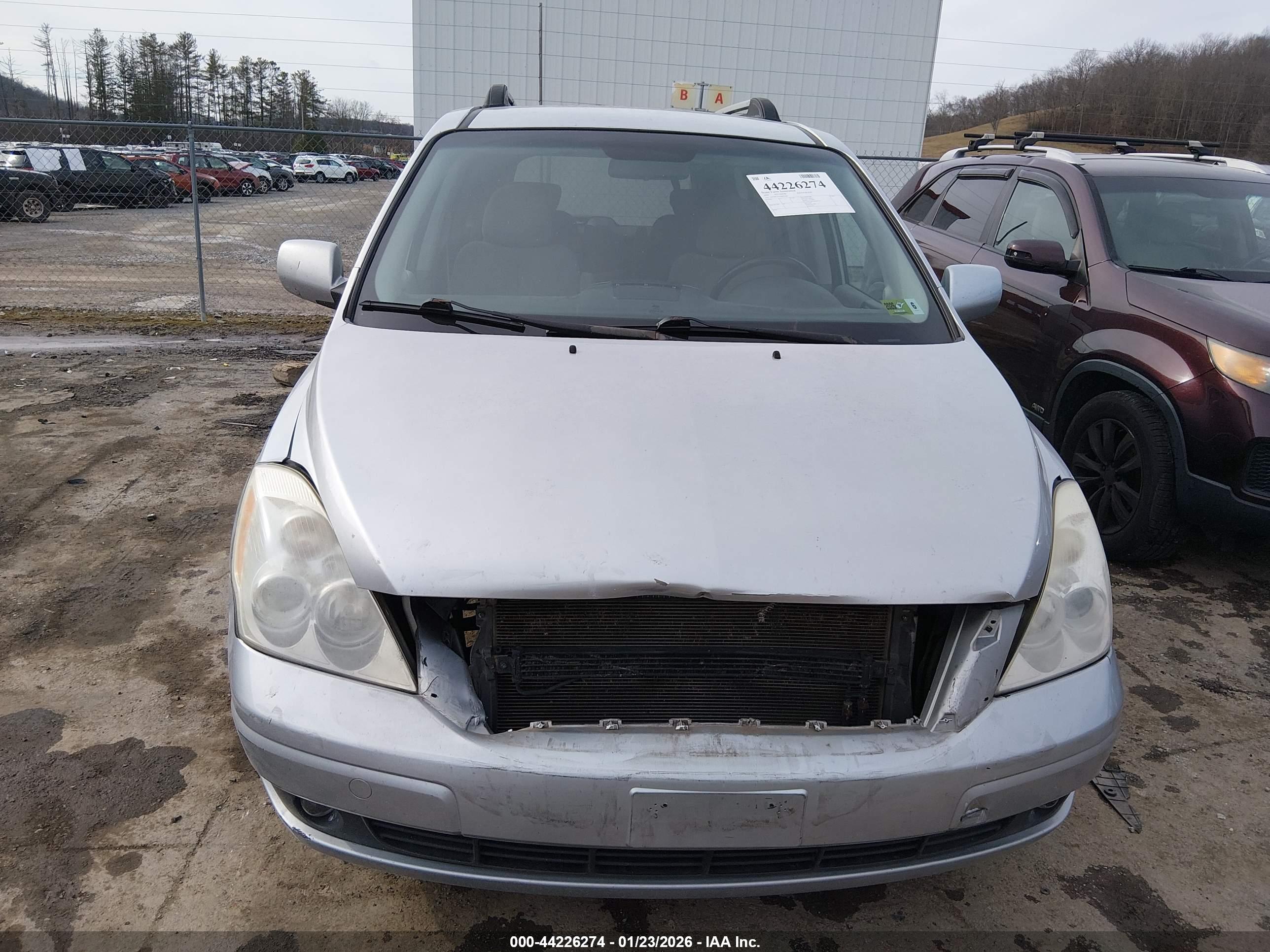 HYUNDAI ENTOURAGE image 6