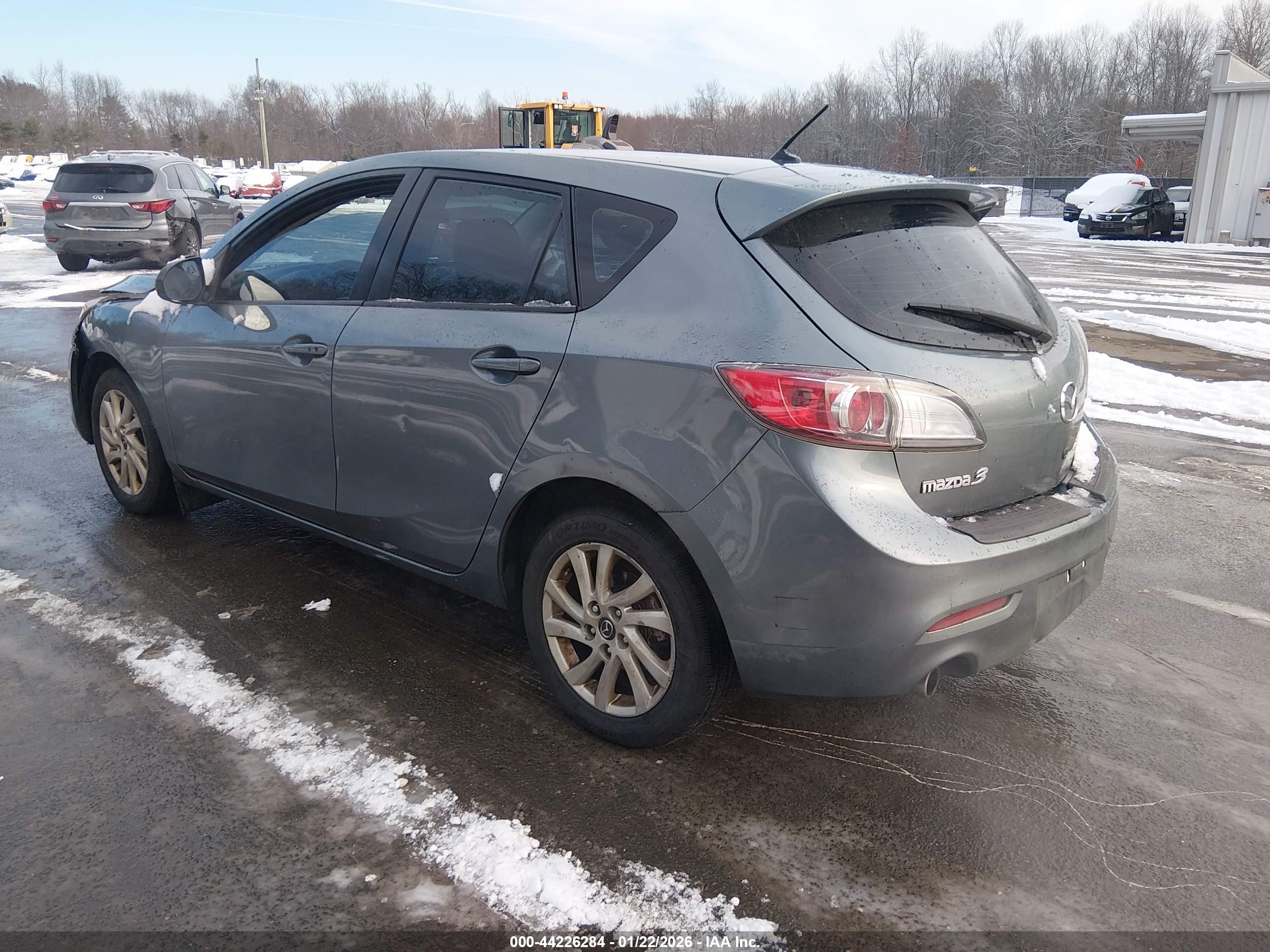 MAZDA MAZDA3 image 3