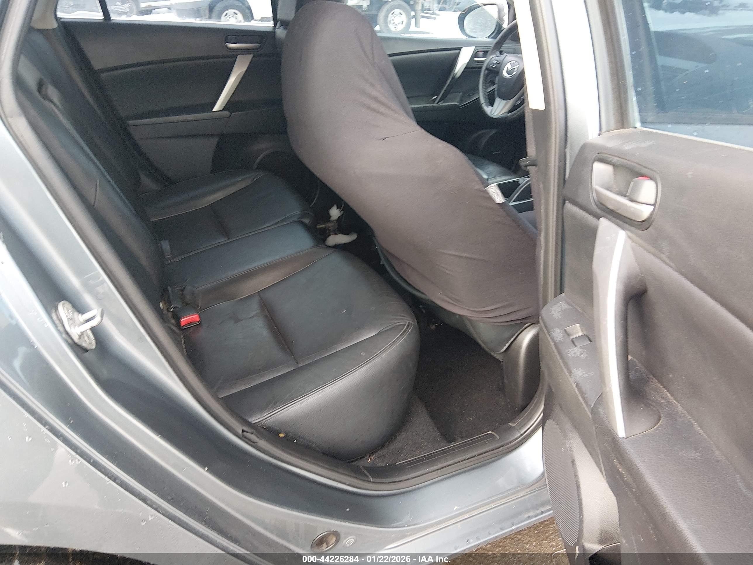 MAZDA MAZDA3 image 8