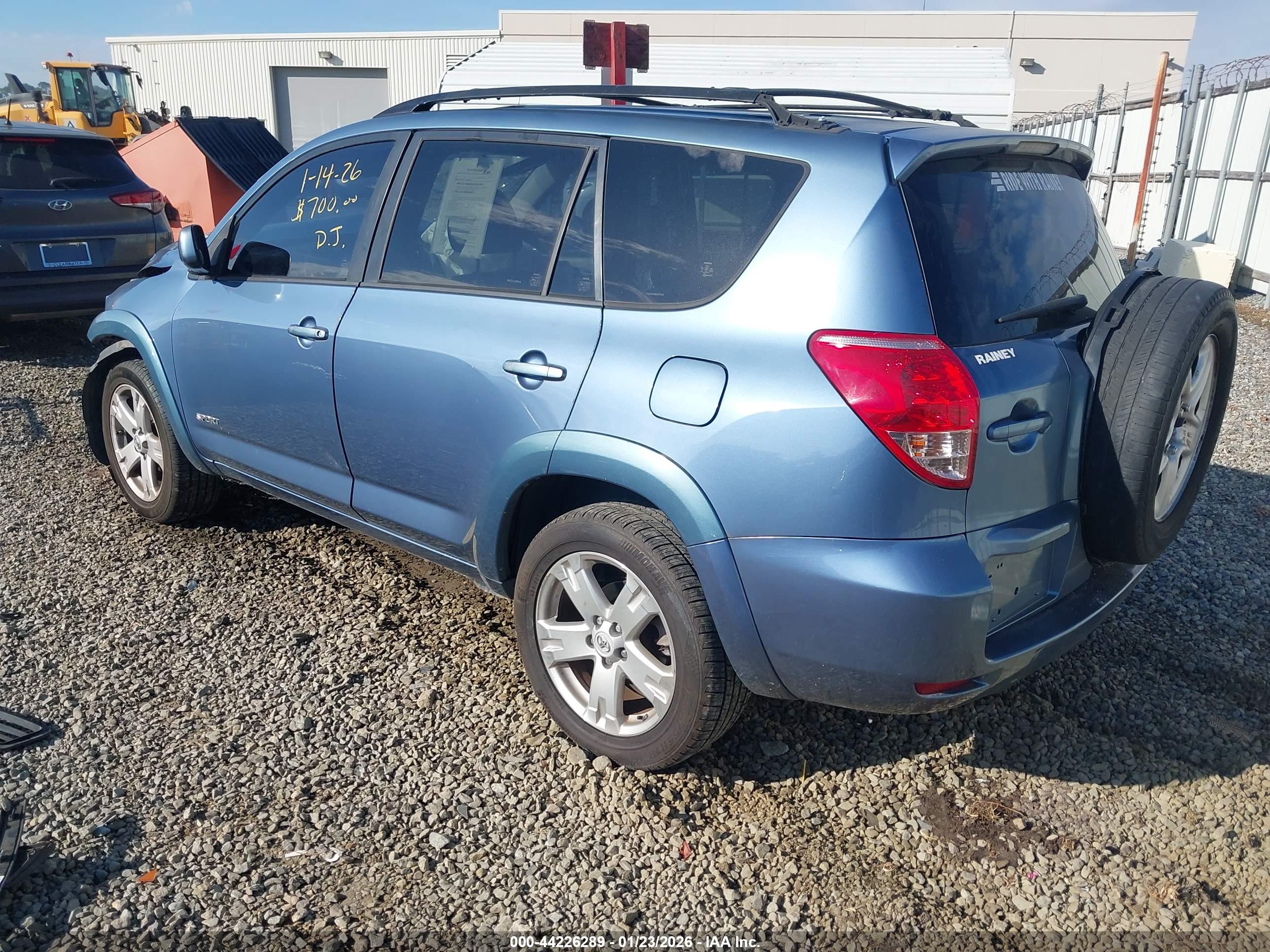 TOYOTA RAV4 image 3