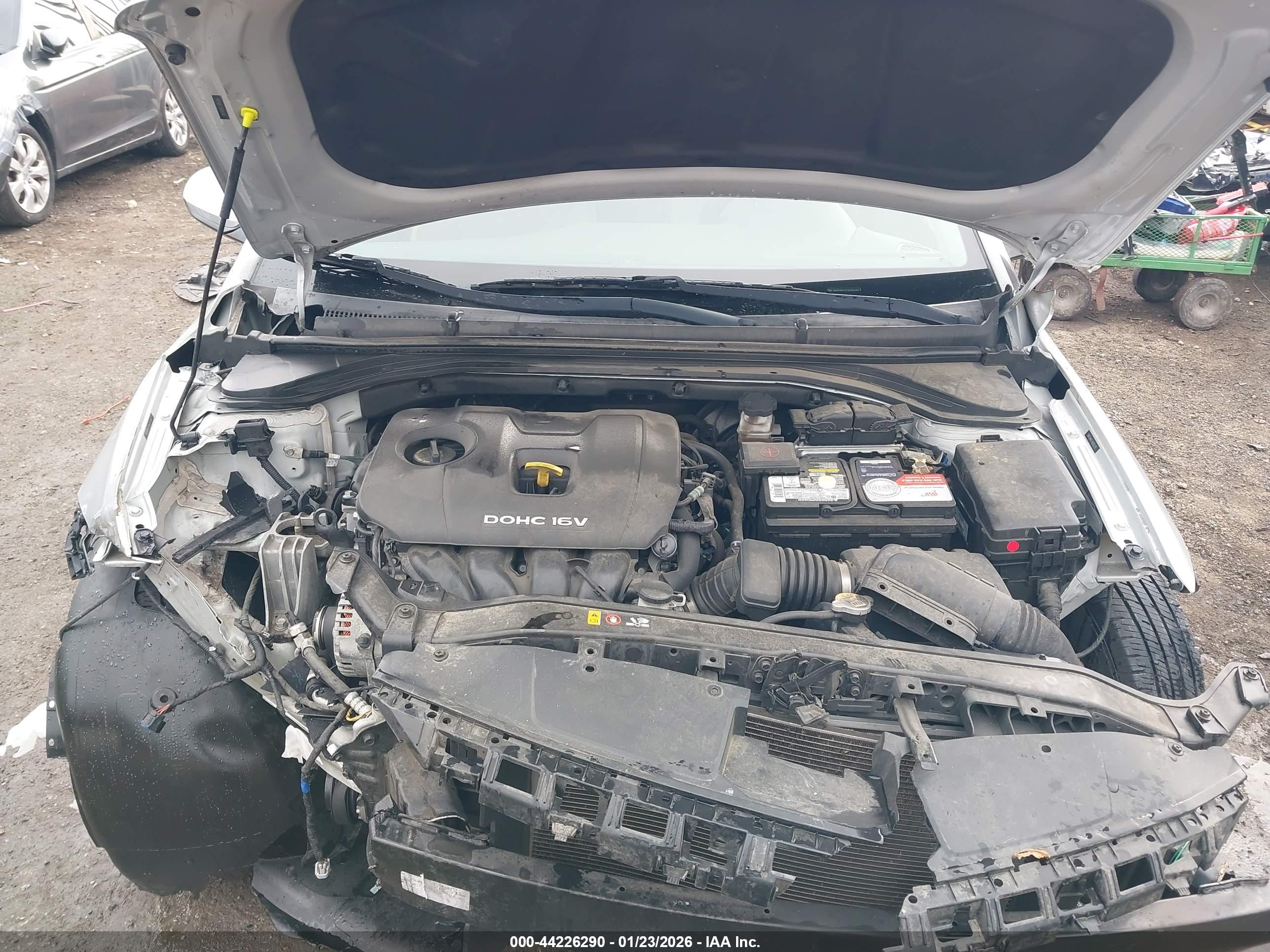 HYUNDAI ELANTRA image 10