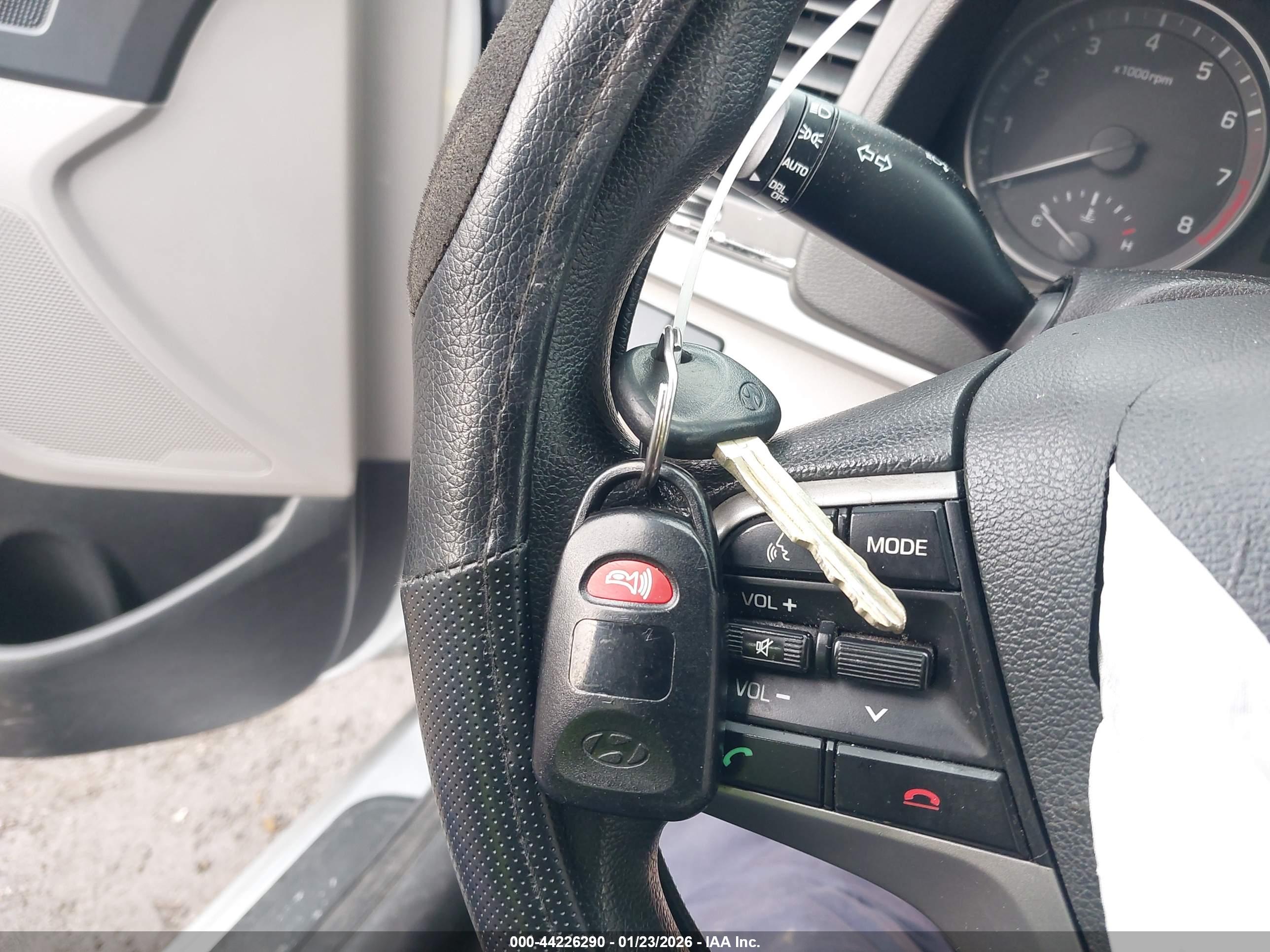 HYUNDAI ELANTRA image 11