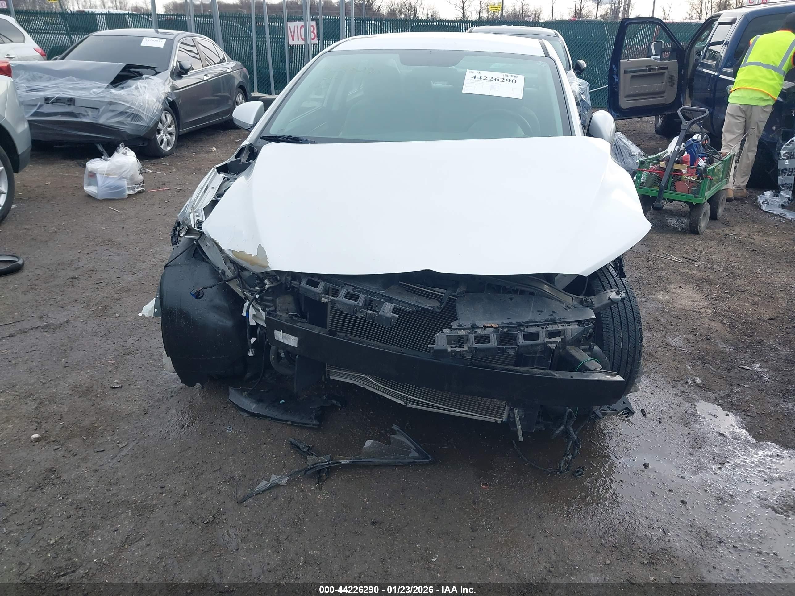 HYUNDAI ELANTRA image 6
