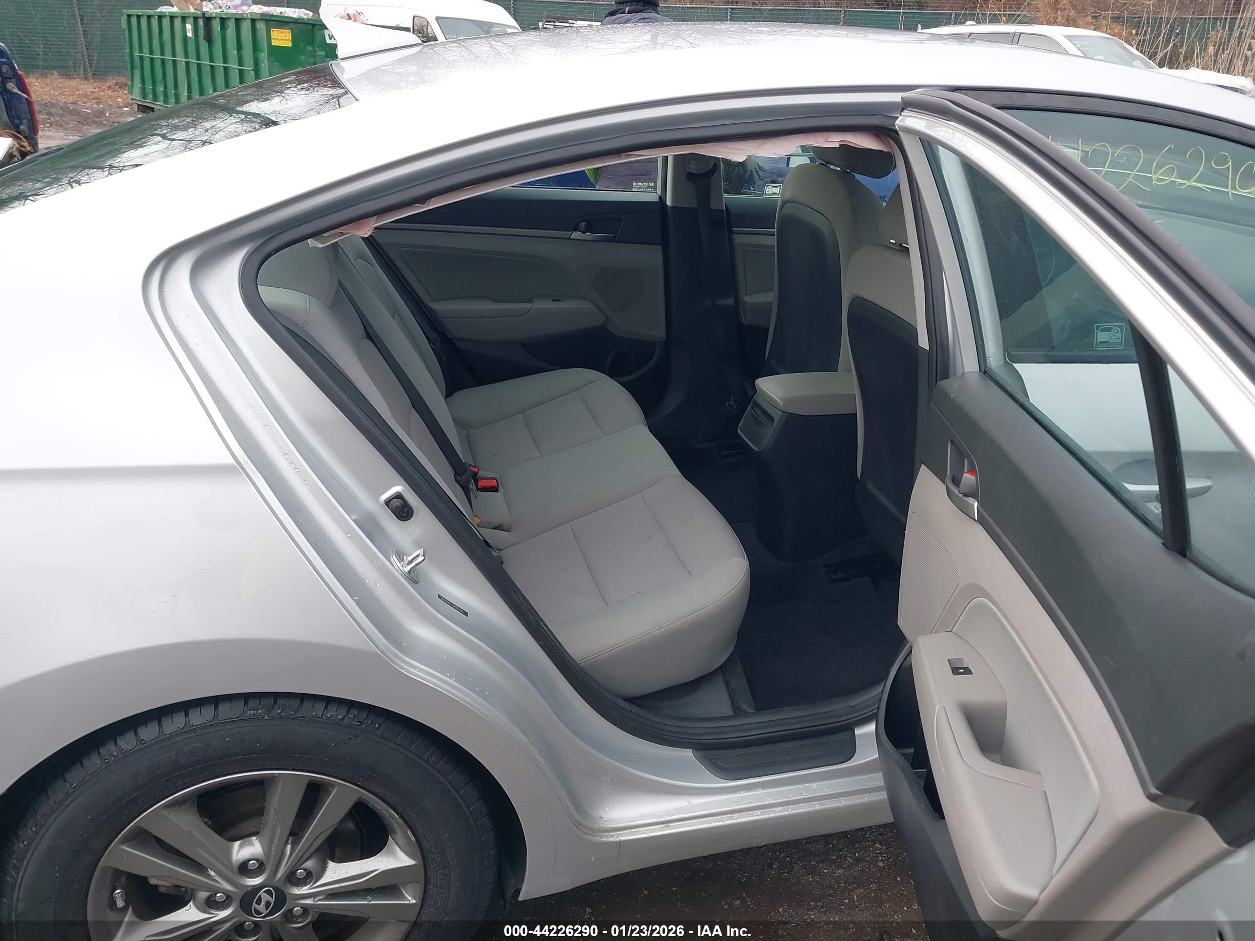 HYUNDAI ELANTRA image 8