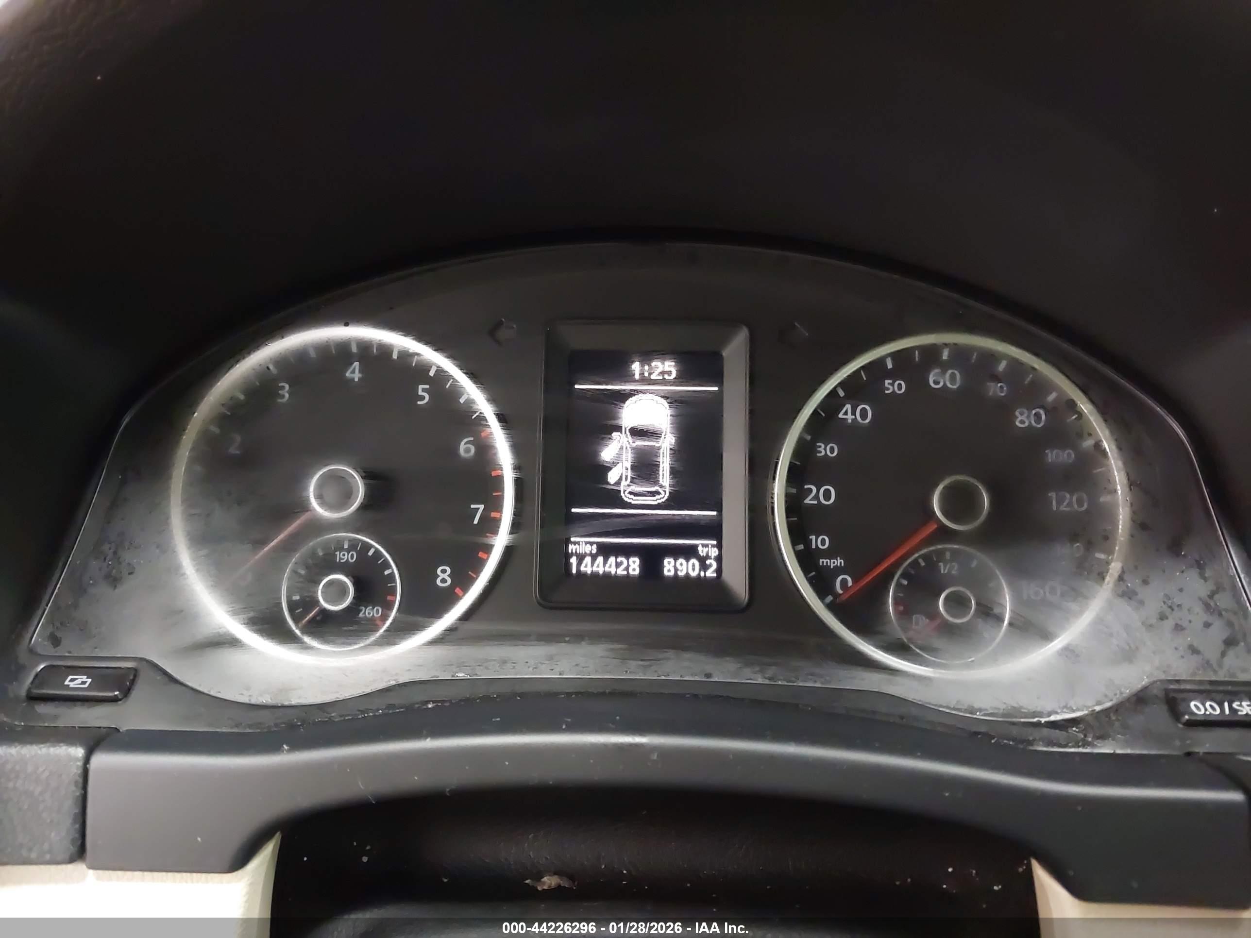 VOLKSWAGEN TIGUAN image 7