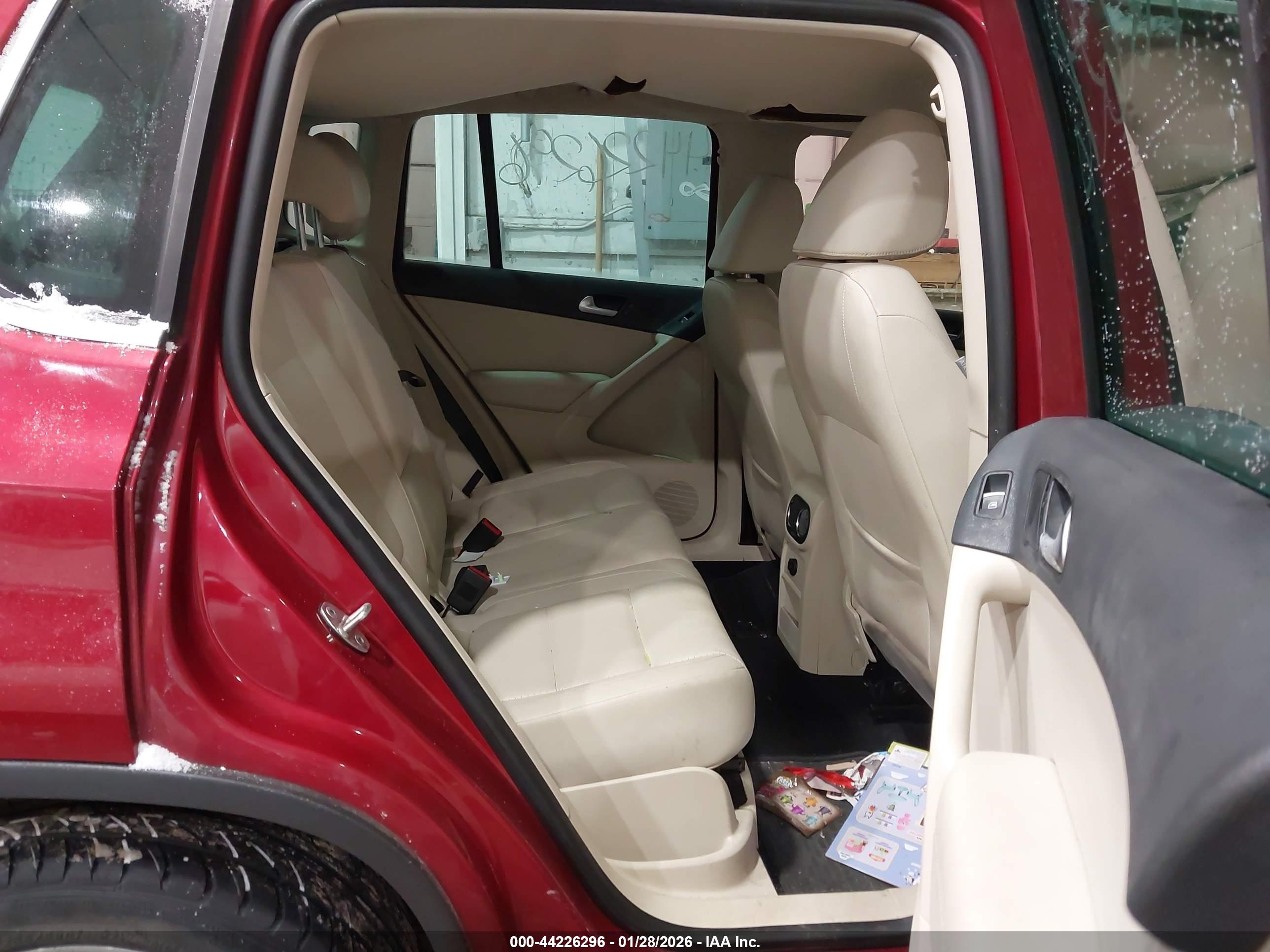 VOLKSWAGEN TIGUAN image 8