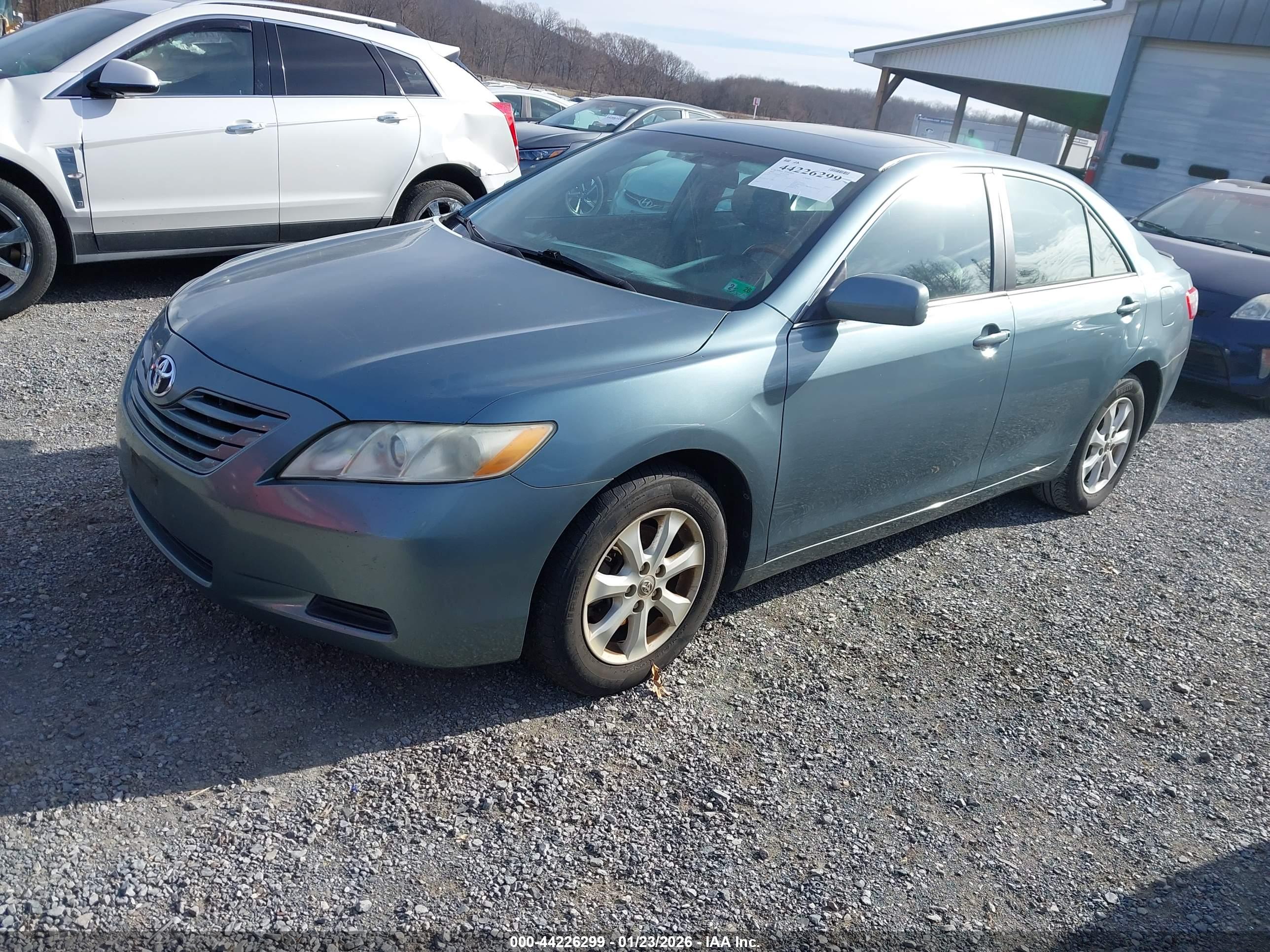 TOYOTA CAMRY image 2