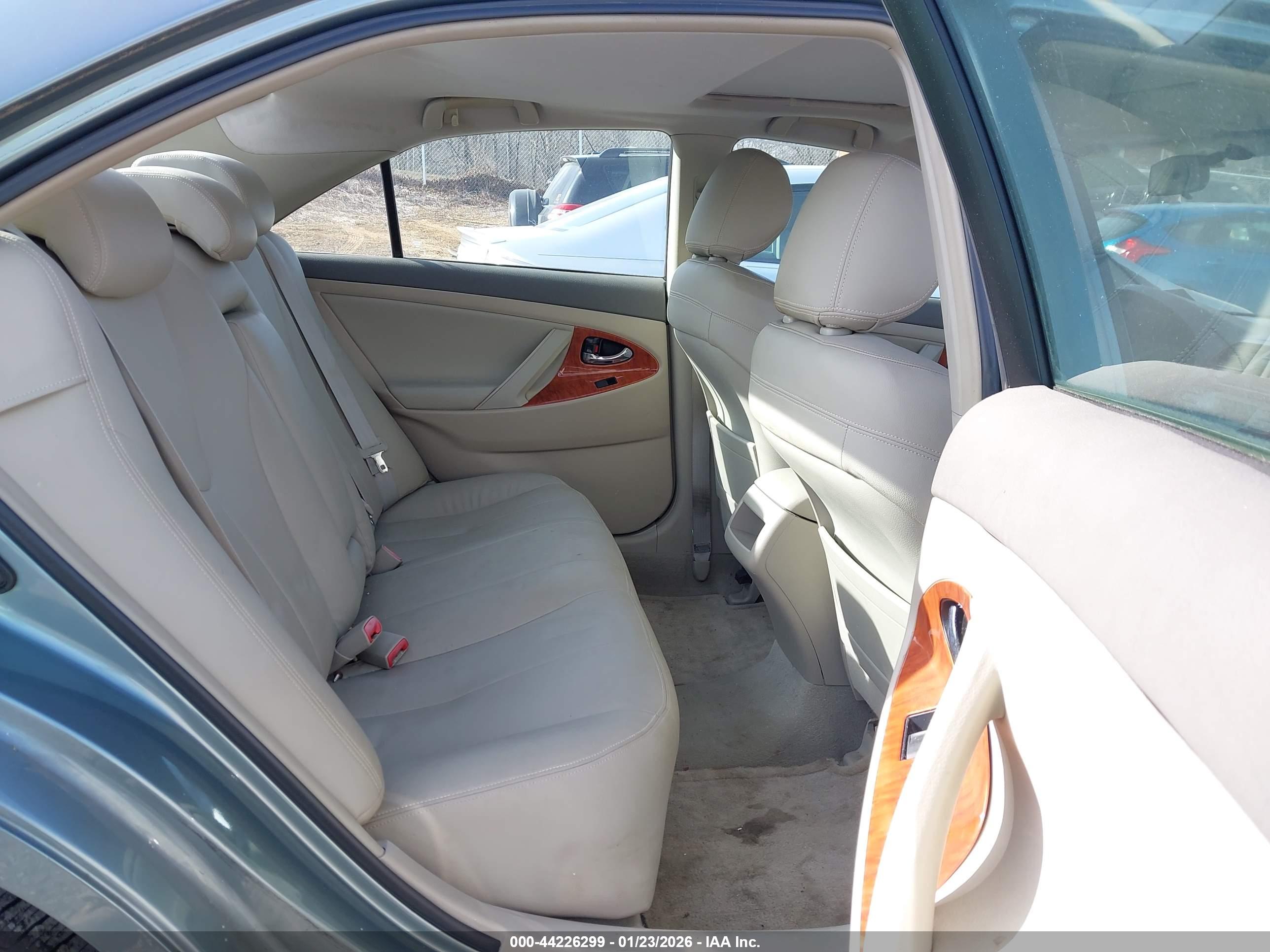 TOYOTA CAMRY image 8