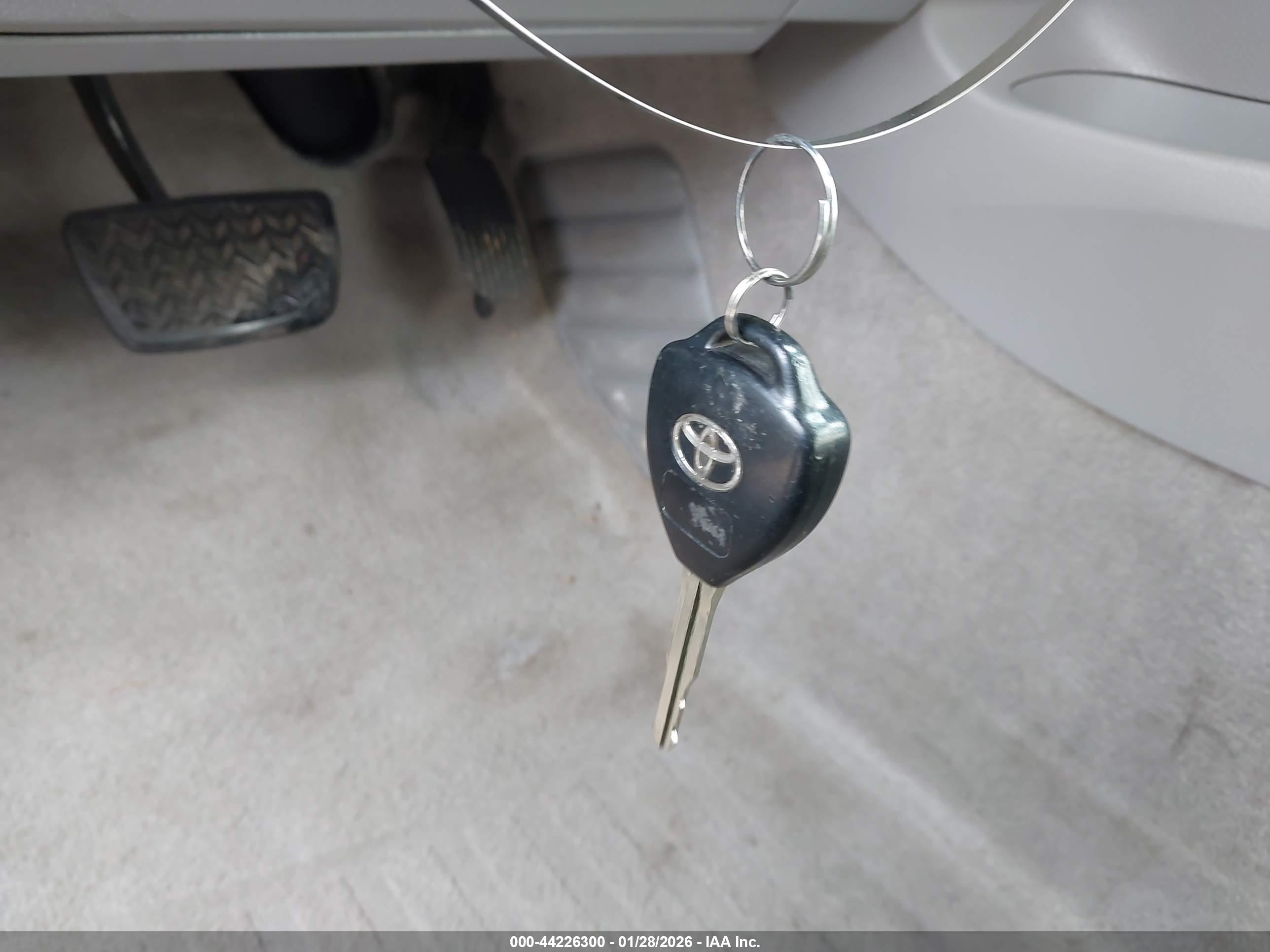TOYOTA CAMRY image 11