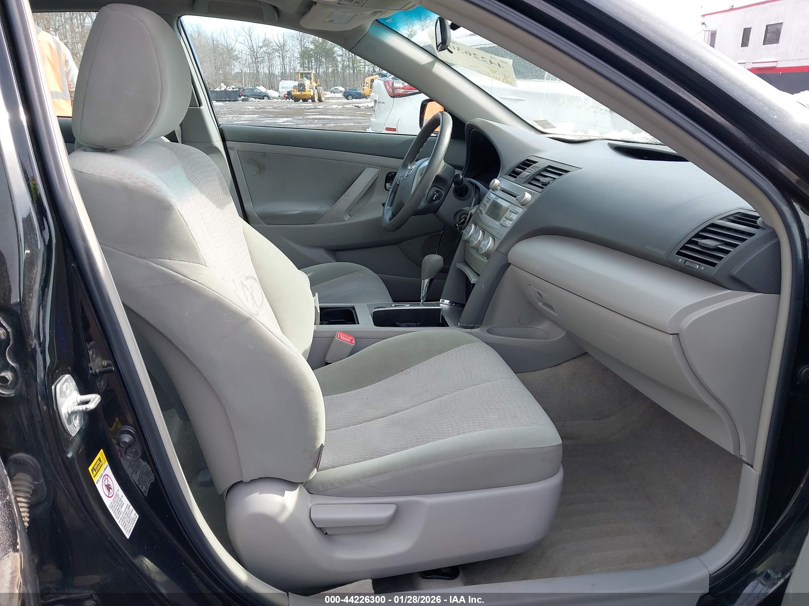TOYOTA CAMRY image 5