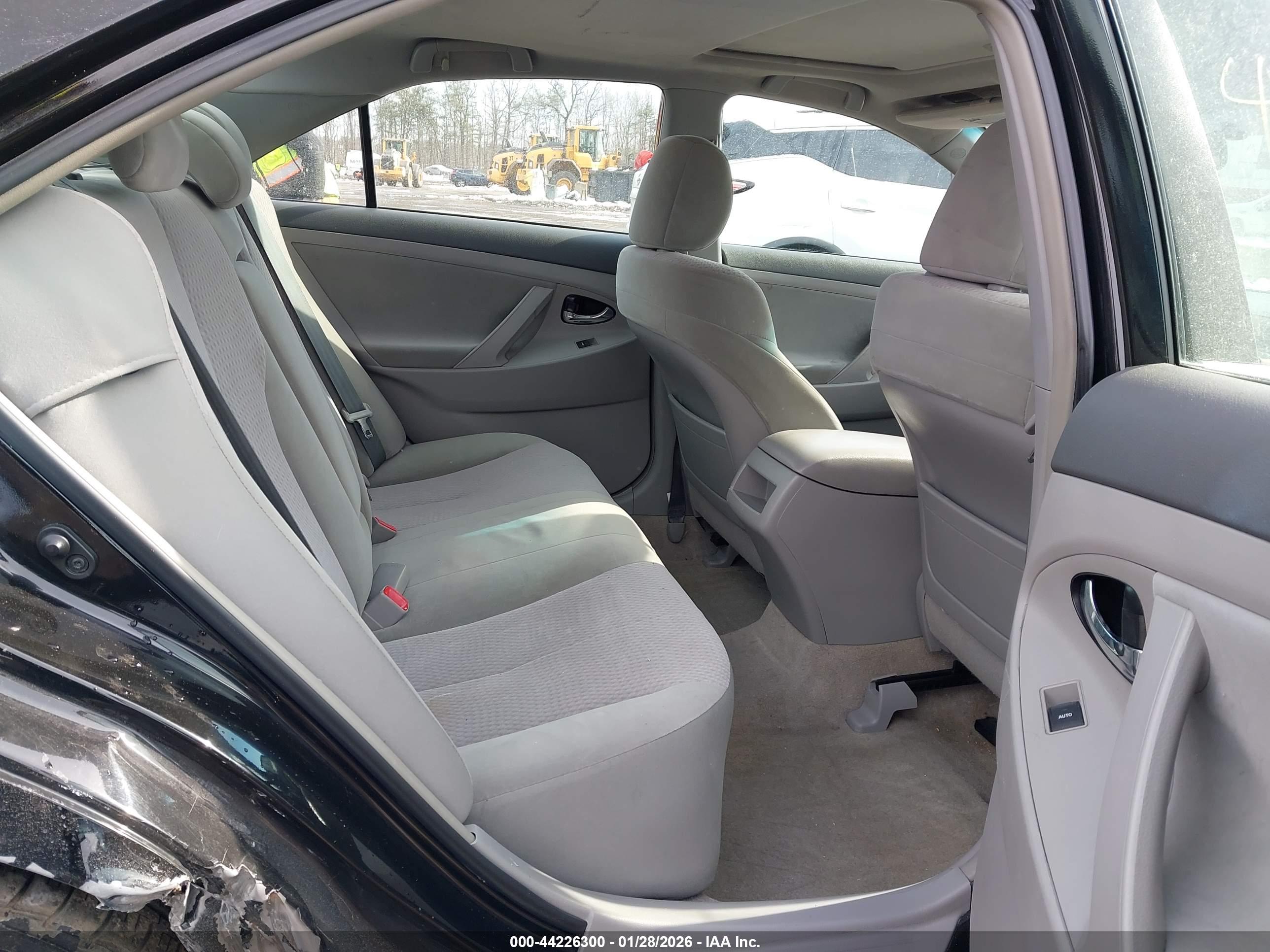 TOYOTA CAMRY image 8