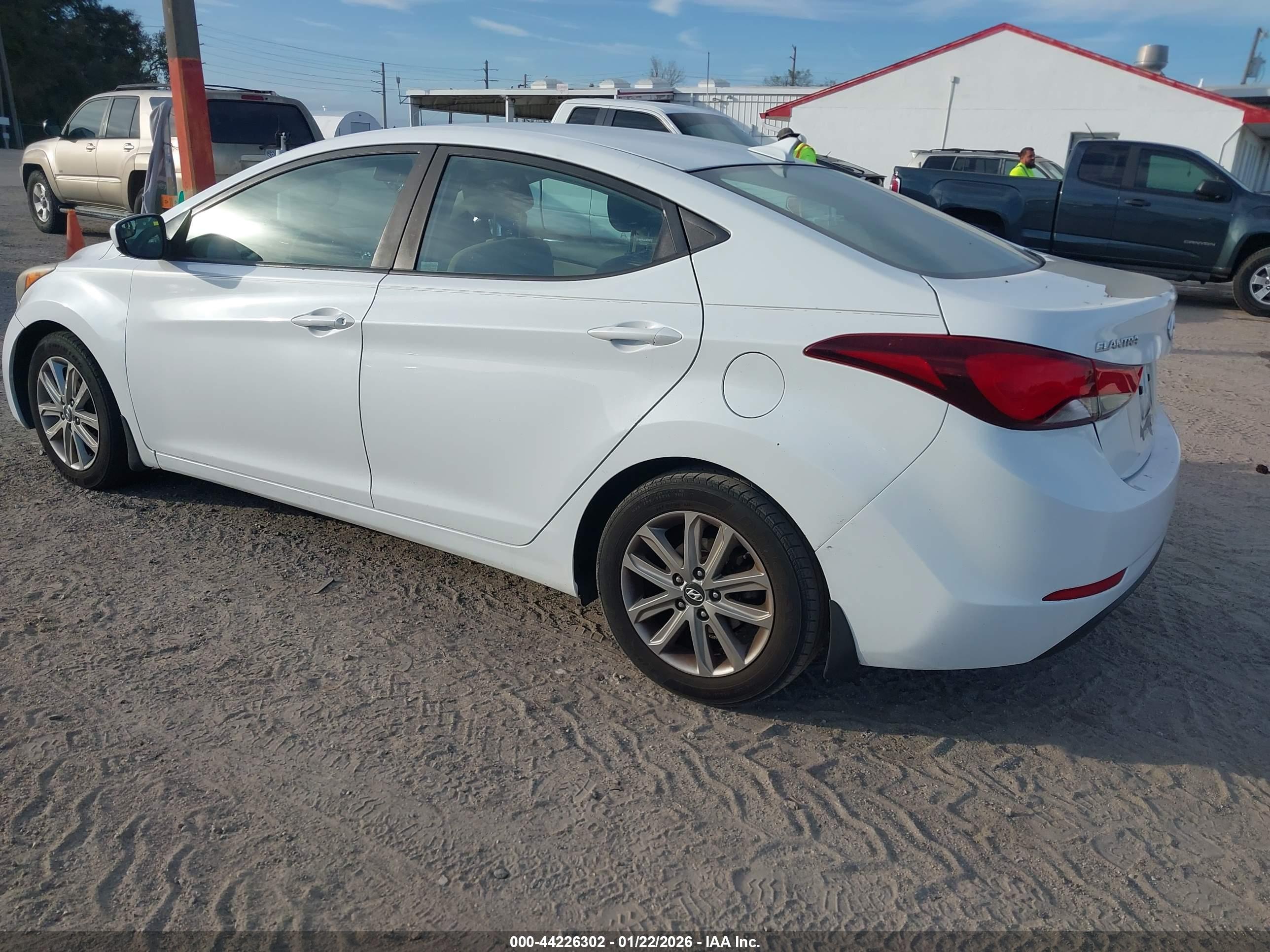 HYUNDAI ELANTRA image 3