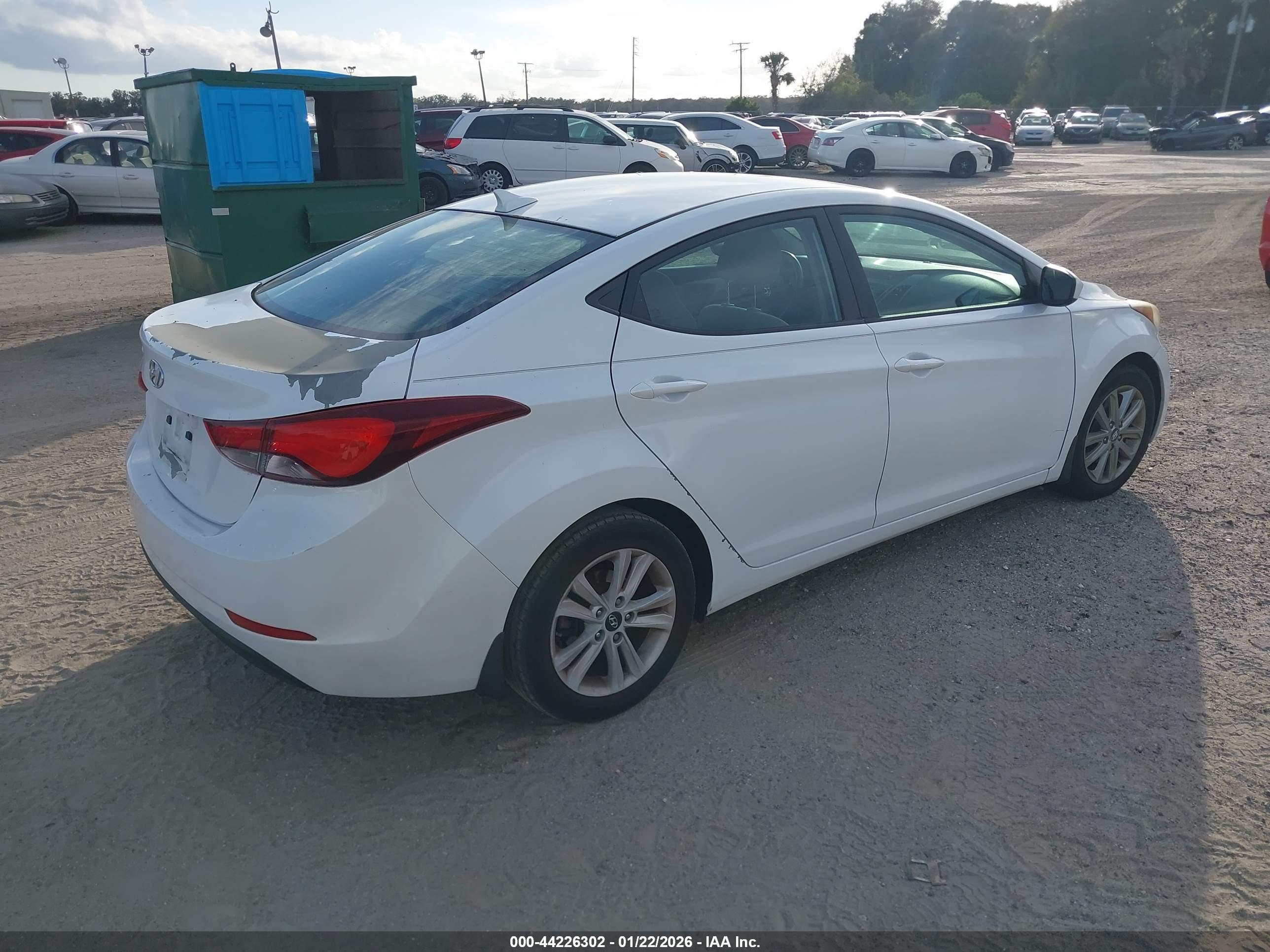 HYUNDAI ELANTRA image 4