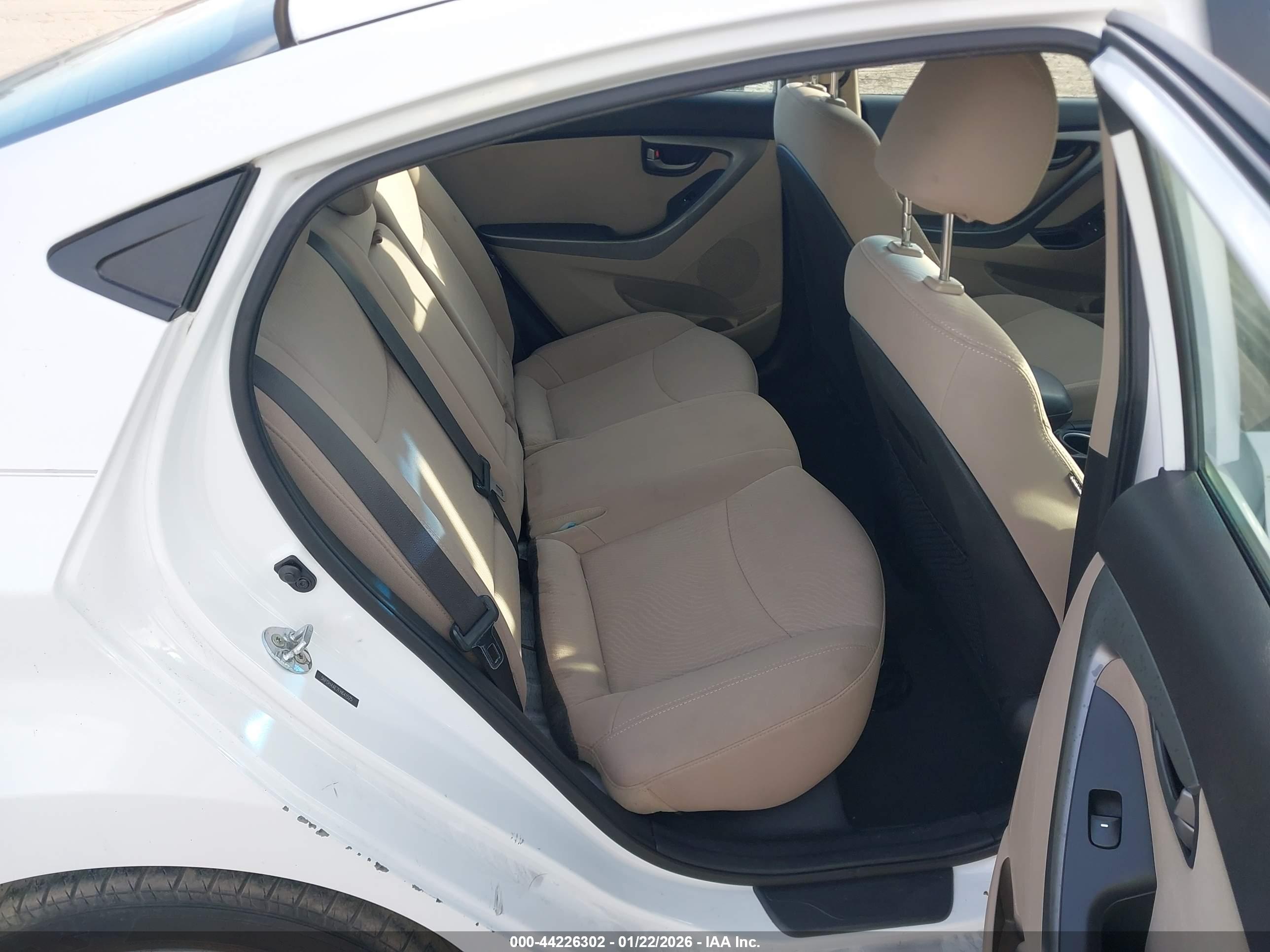 HYUNDAI ELANTRA image 8