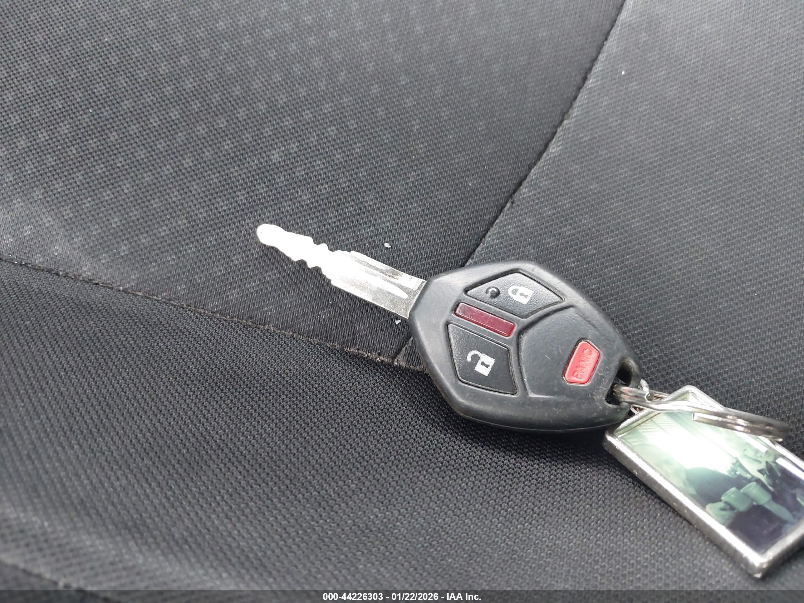 MITSUBISHI OUTLANDER image 11