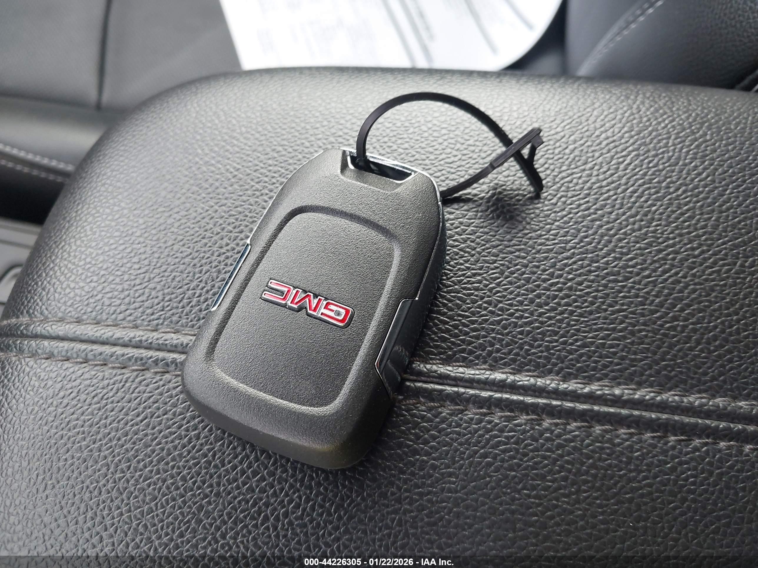 GMC TERRAIN image 11