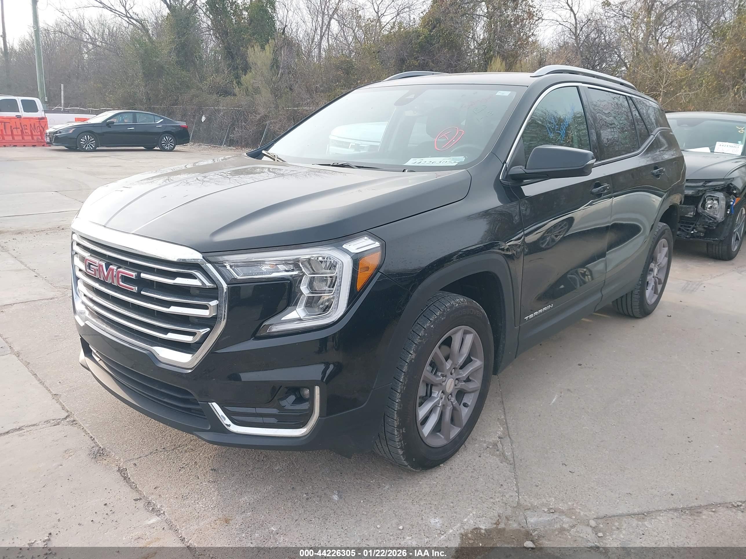 GMC TERRAIN image 2