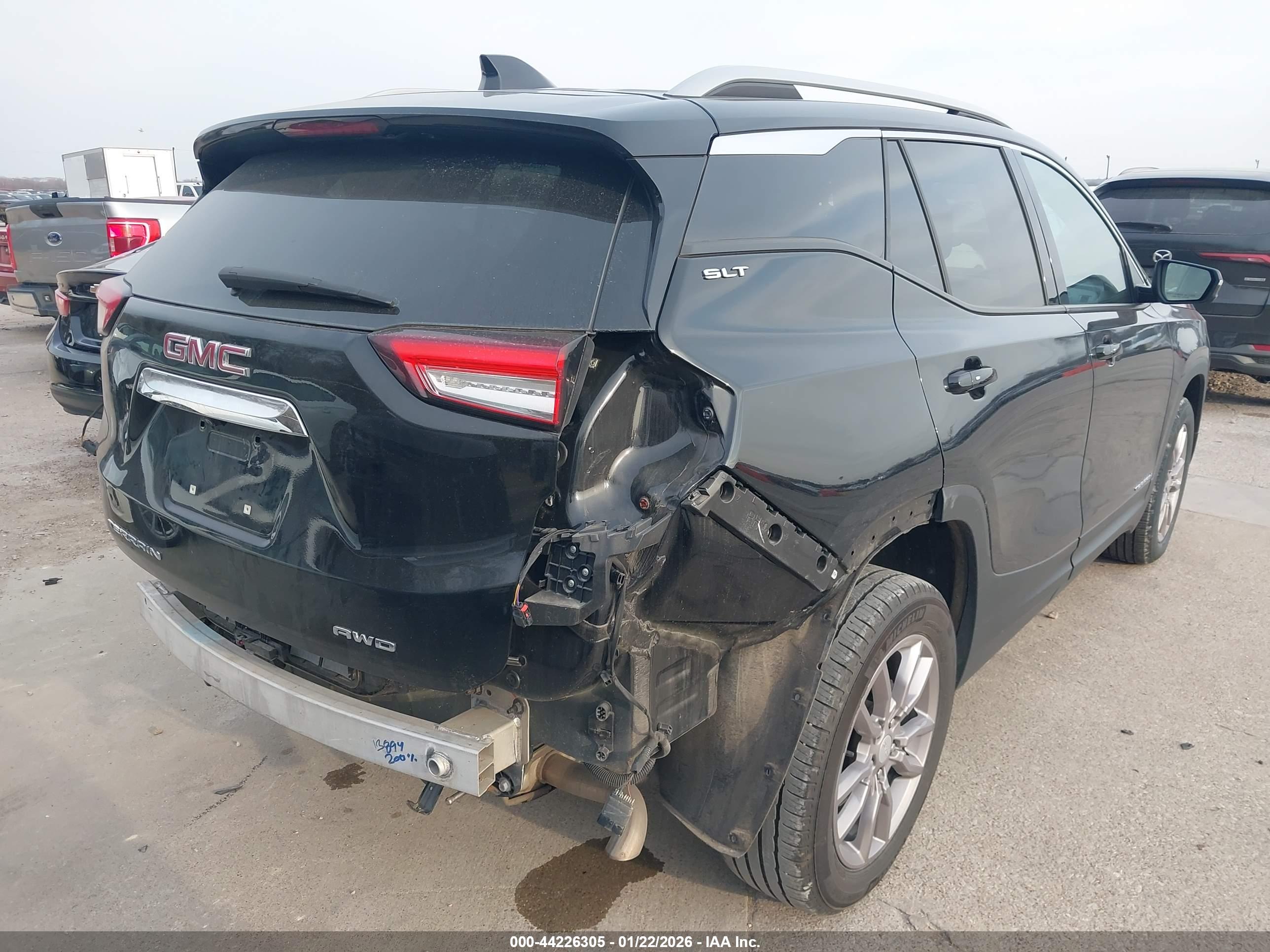 GMC TERRAIN image 4