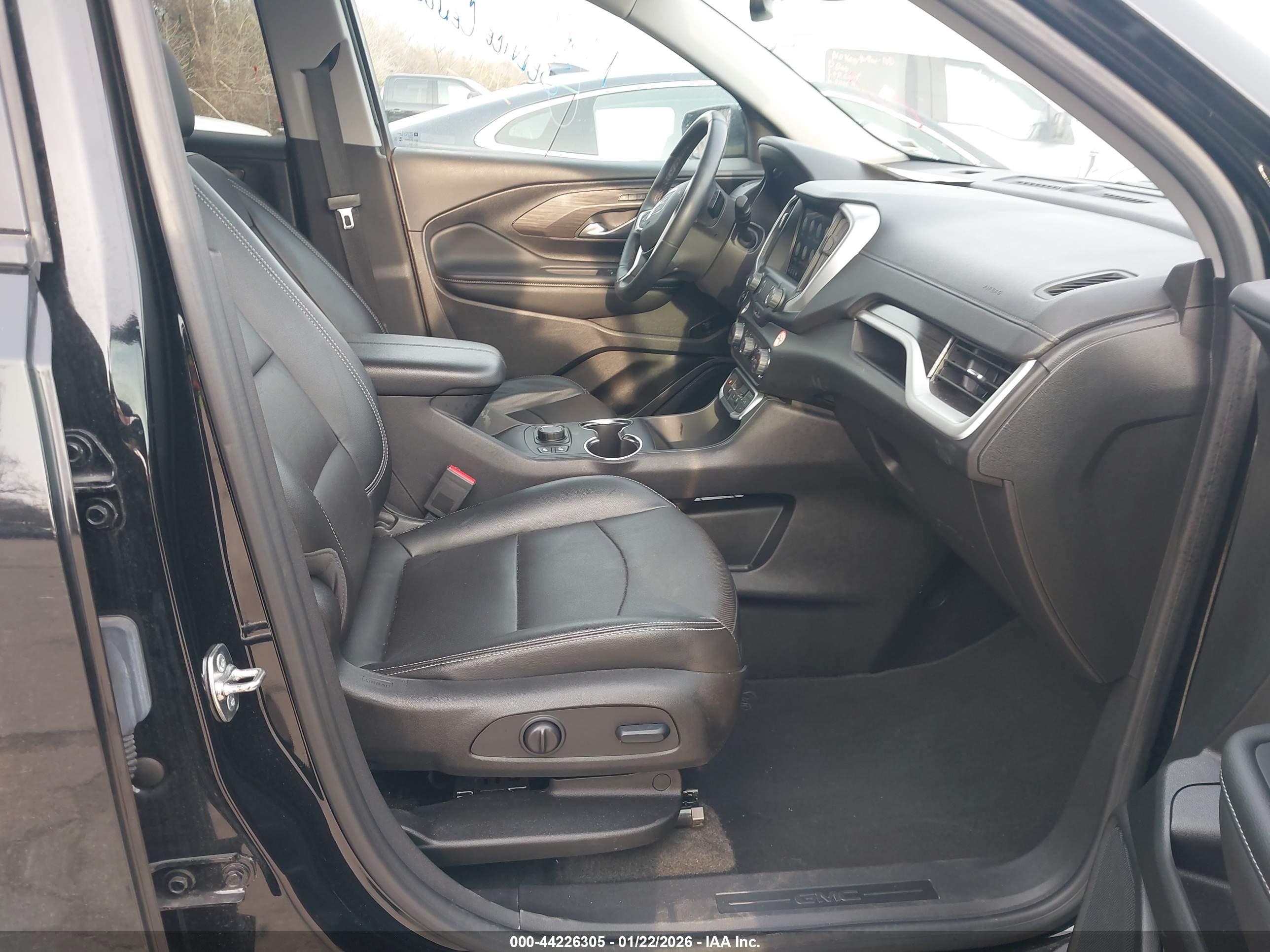 GMC TERRAIN image 5